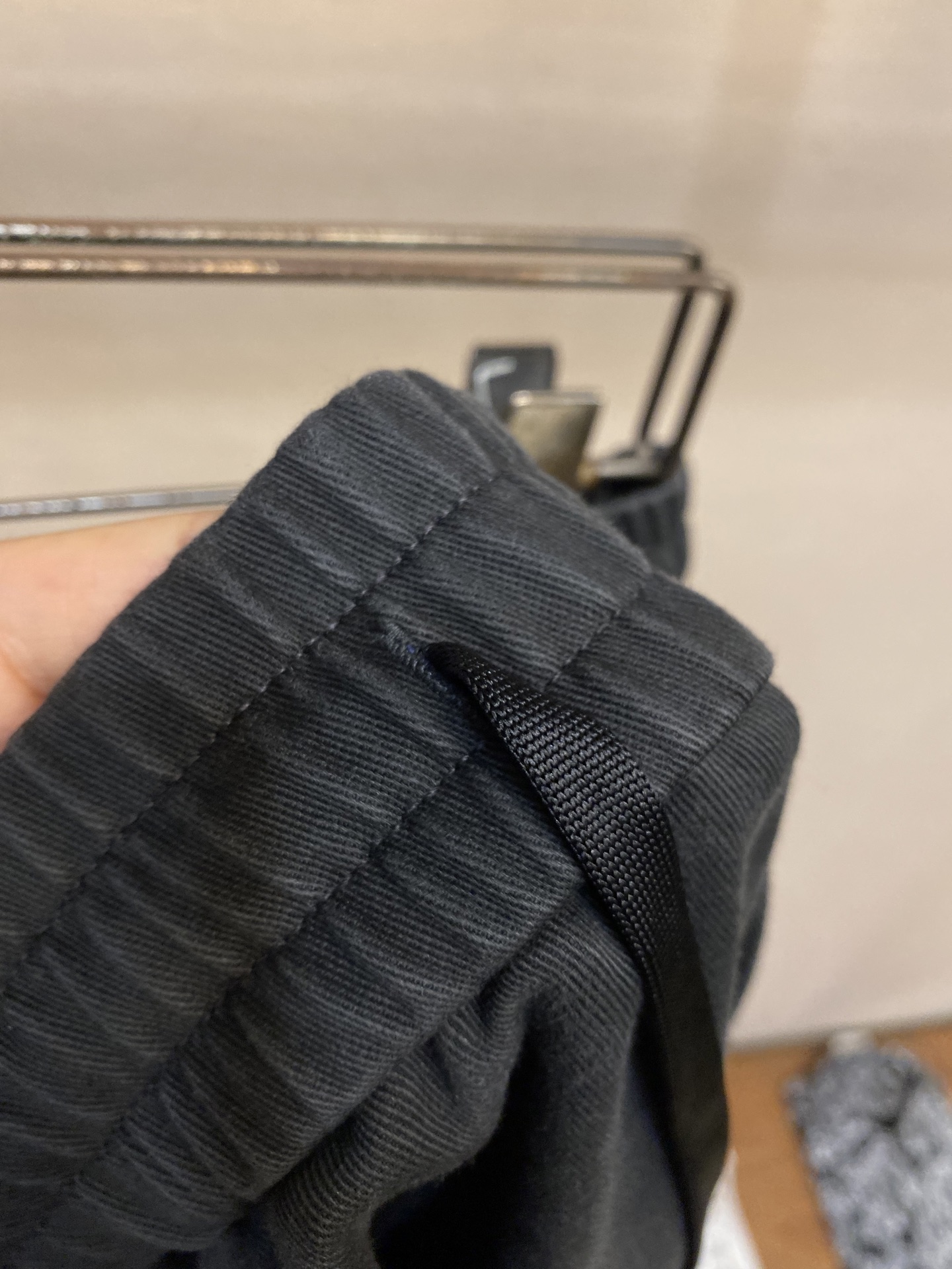 🌟🌟Dior，男士休闲裤👍 最新款上身版型无敌正！绝对可以闭眼收的一款此款裤子非常百搭，弹力腰围,日常上