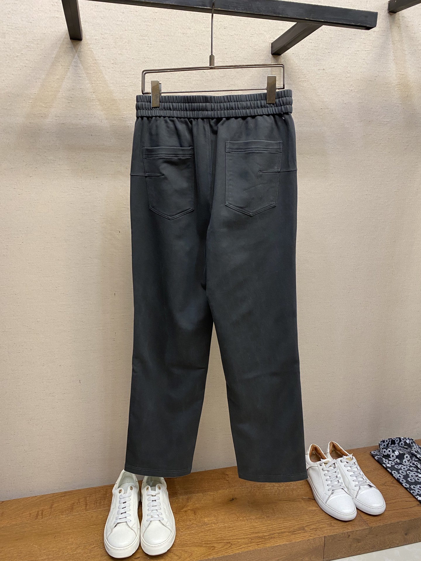 🌟🌟Dior，男士休闲裤👍 最新款上身版型无敌正！绝对可以闭眼收的一款此款裤子非常百搭，弹力腰围,日常上