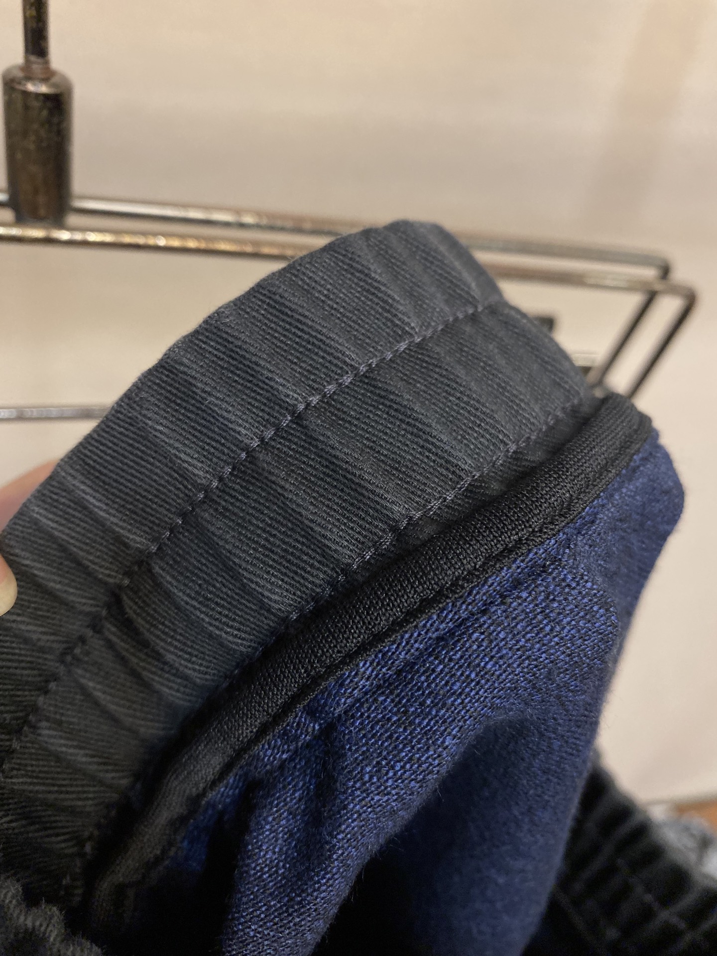 🌟🌟Dior，男士休闲裤👍 最新款上身版型无敌正！绝对可以闭眼收的一款此款裤子非常百搭，弹力腰围,日常上