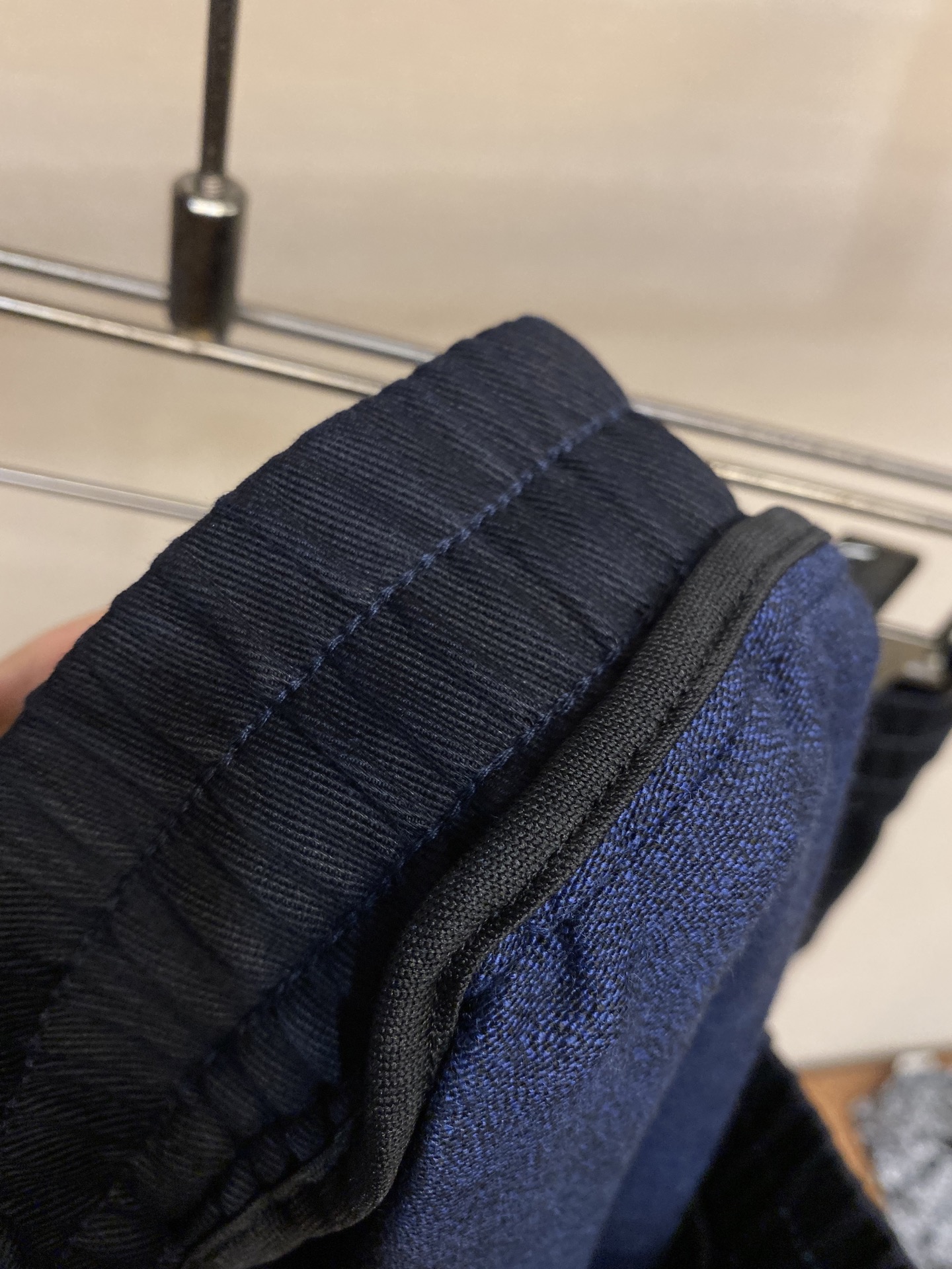 🌟🌟Dior，男士休闲裤👍 最新款上身版型无敌正！绝对可以闭眼收的一款此款裤子非常百搭，弹力腰围,日常上