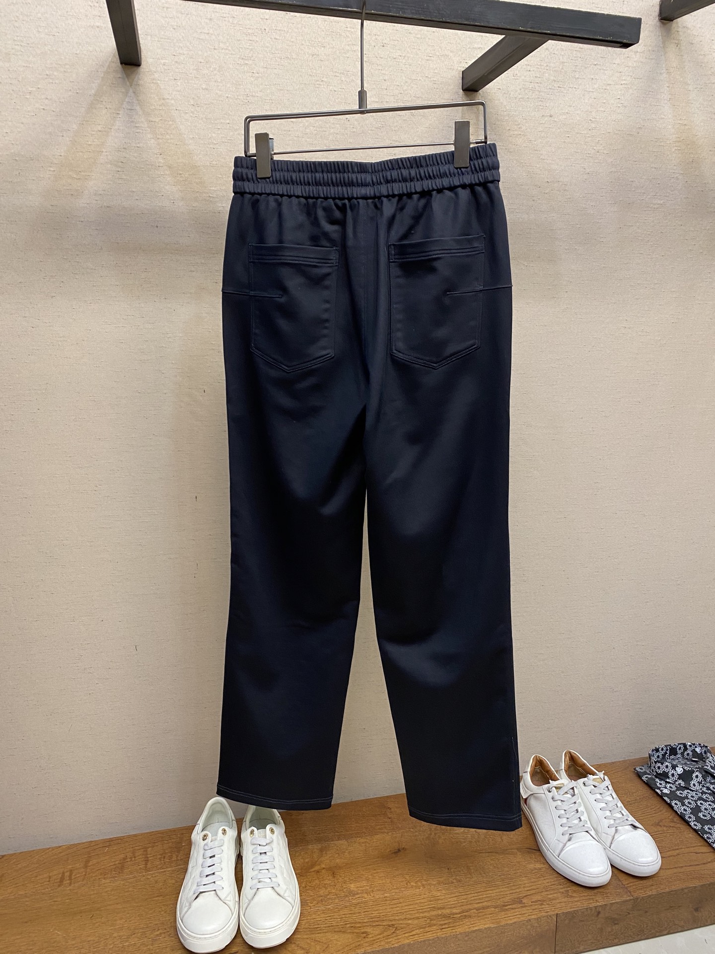 🌟🌟Dior，男士休闲裤👍 最新款上身版型无敌正！绝对可以闭眼收的一款此款裤子非常百搭，弹力腰围,日常上