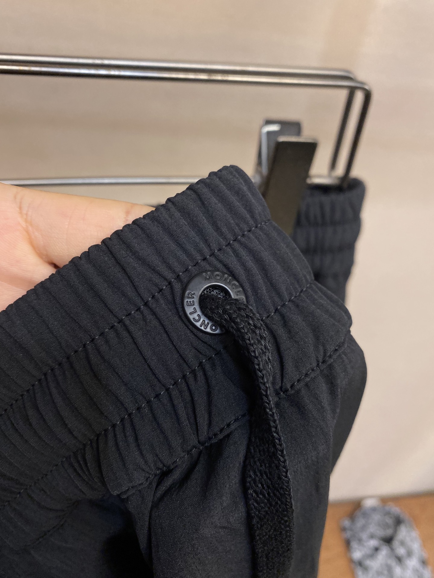 🌟🌟Moncler，男士休闲裤👍 最新款上身版型无敌正！绝对可以闭眼收的一款此款裤子非常百搭，弹力腰围,