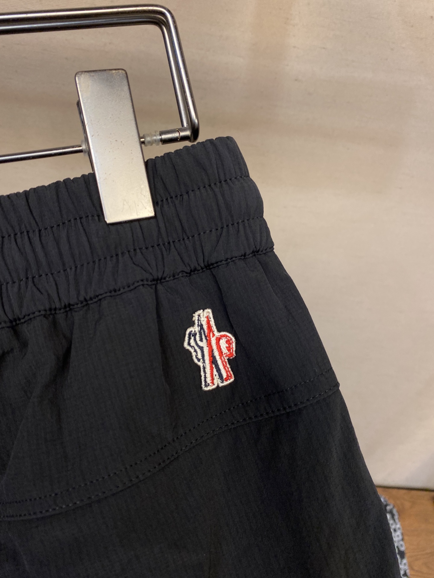 🌟🌟Moncler，男士休闲裤👍 最新款上身版型无敌正！绝对可以闭眼收的一款此款裤子非常百搭，弹力腰围,