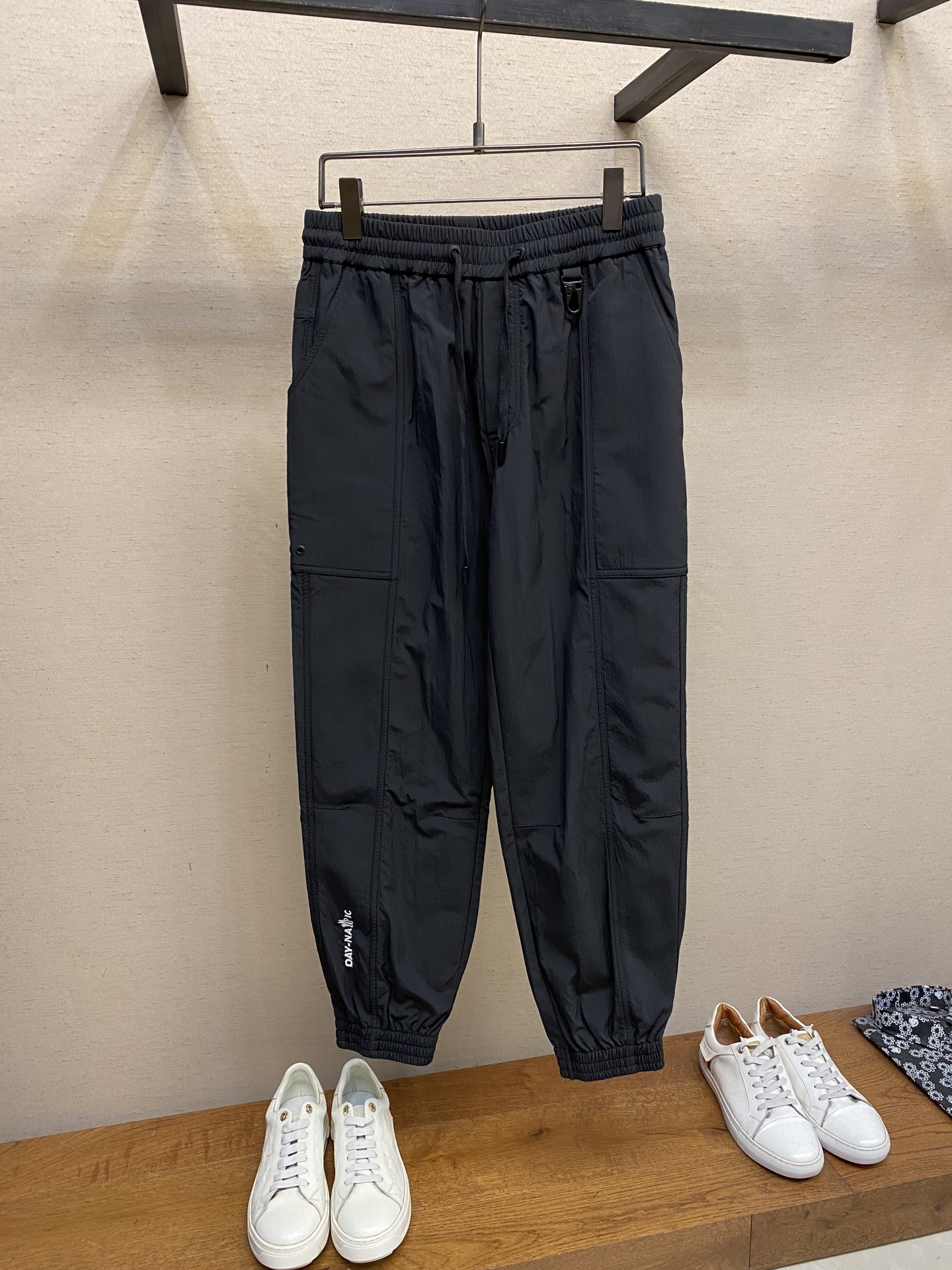 🌟🌟Moncler，男士休闲裤👍 最新款上身版型无敌正！绝对可以闭眼收的一款此款裤子非常百搭，弹力腰围,