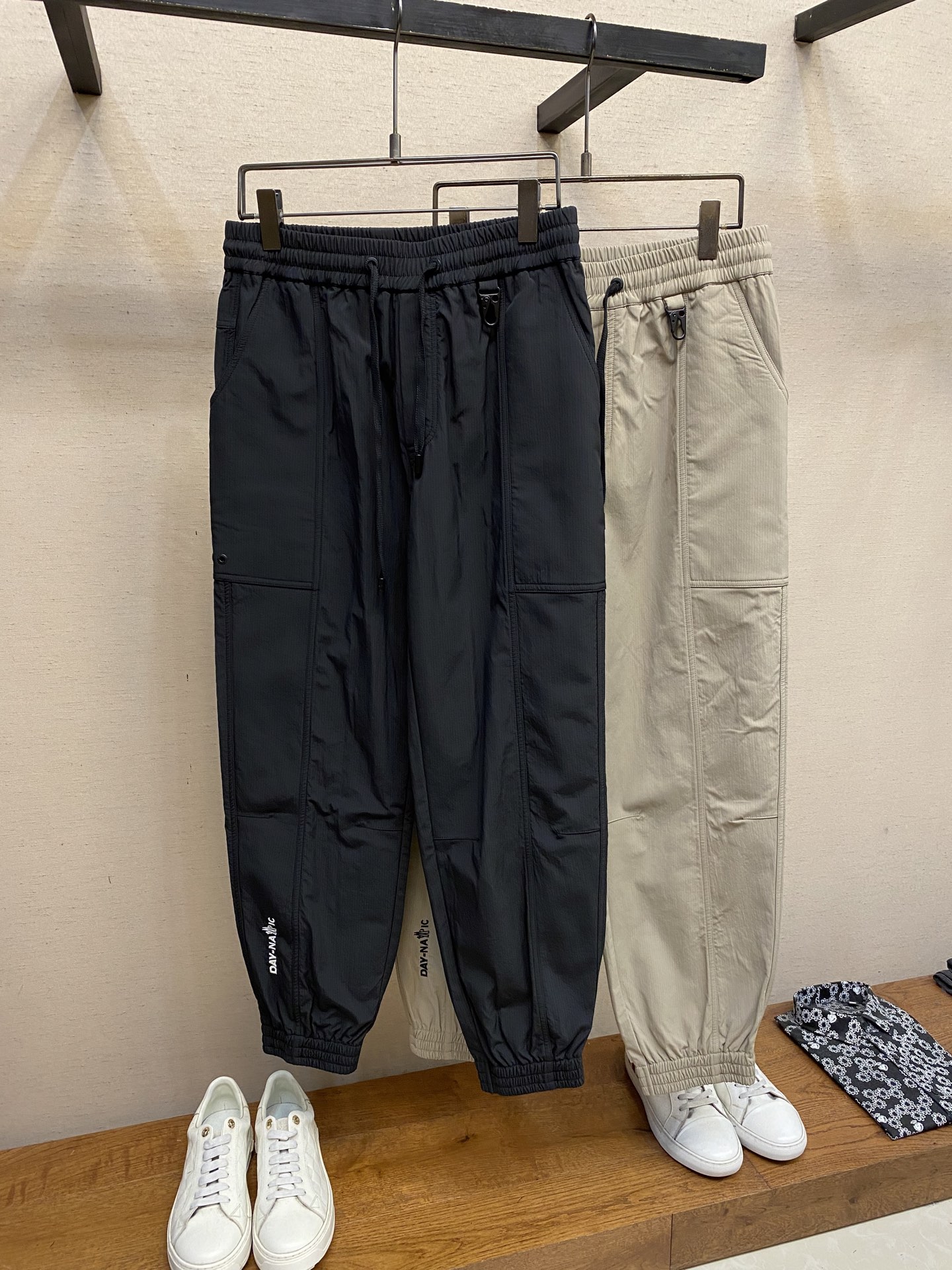 🌟🌟Moncler，男士休闲裤👍 最新款上身版型无敌正！绝对可以闭眼收的一款此款裤子非常百搭，弹力腰围,