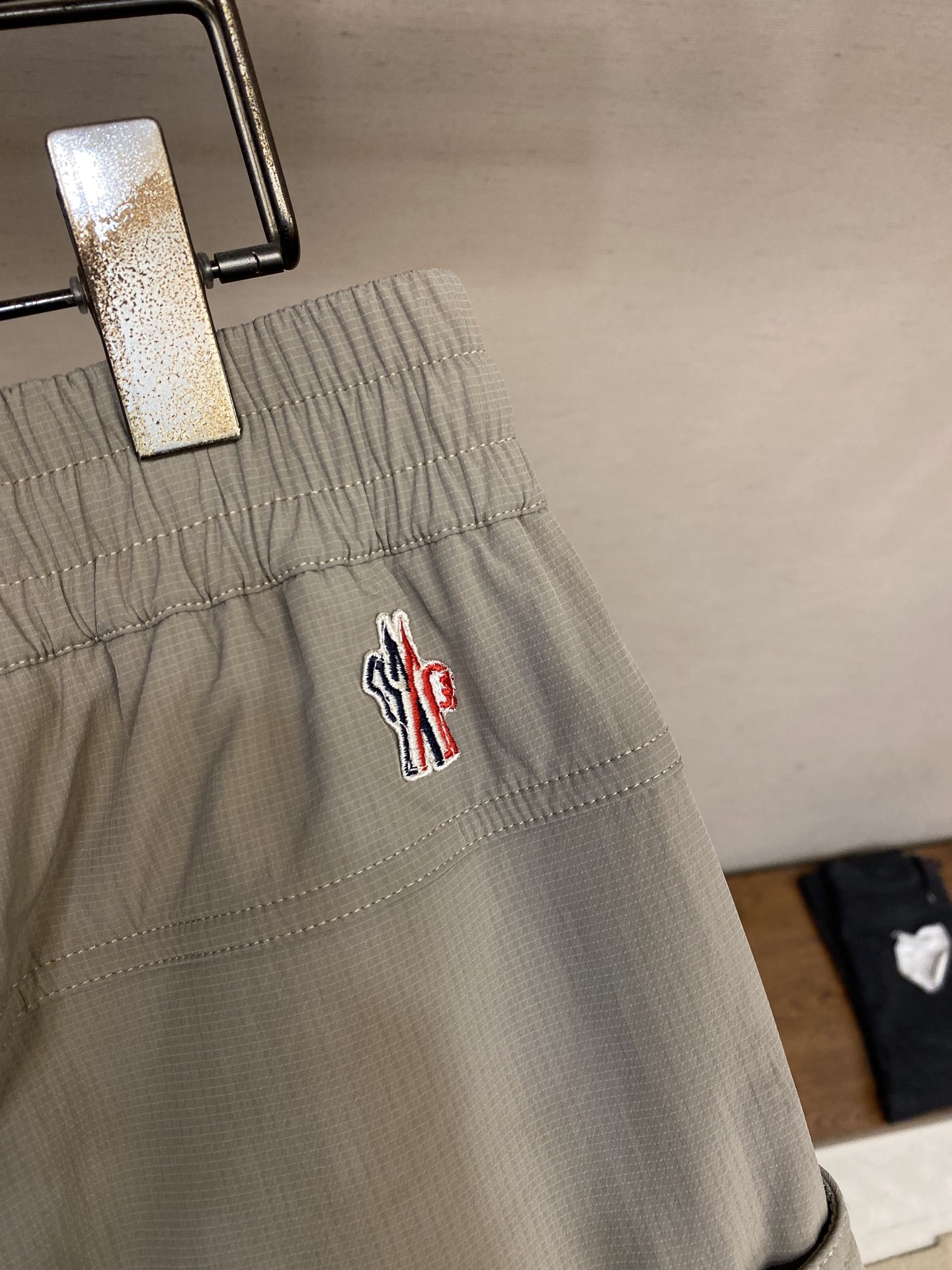 🌟🌟Moncler，男士休闲裤👍 最新款上身版型无敌正！绝对可以闭眼收的一款此款裤子非常百搭，弹力腰围,