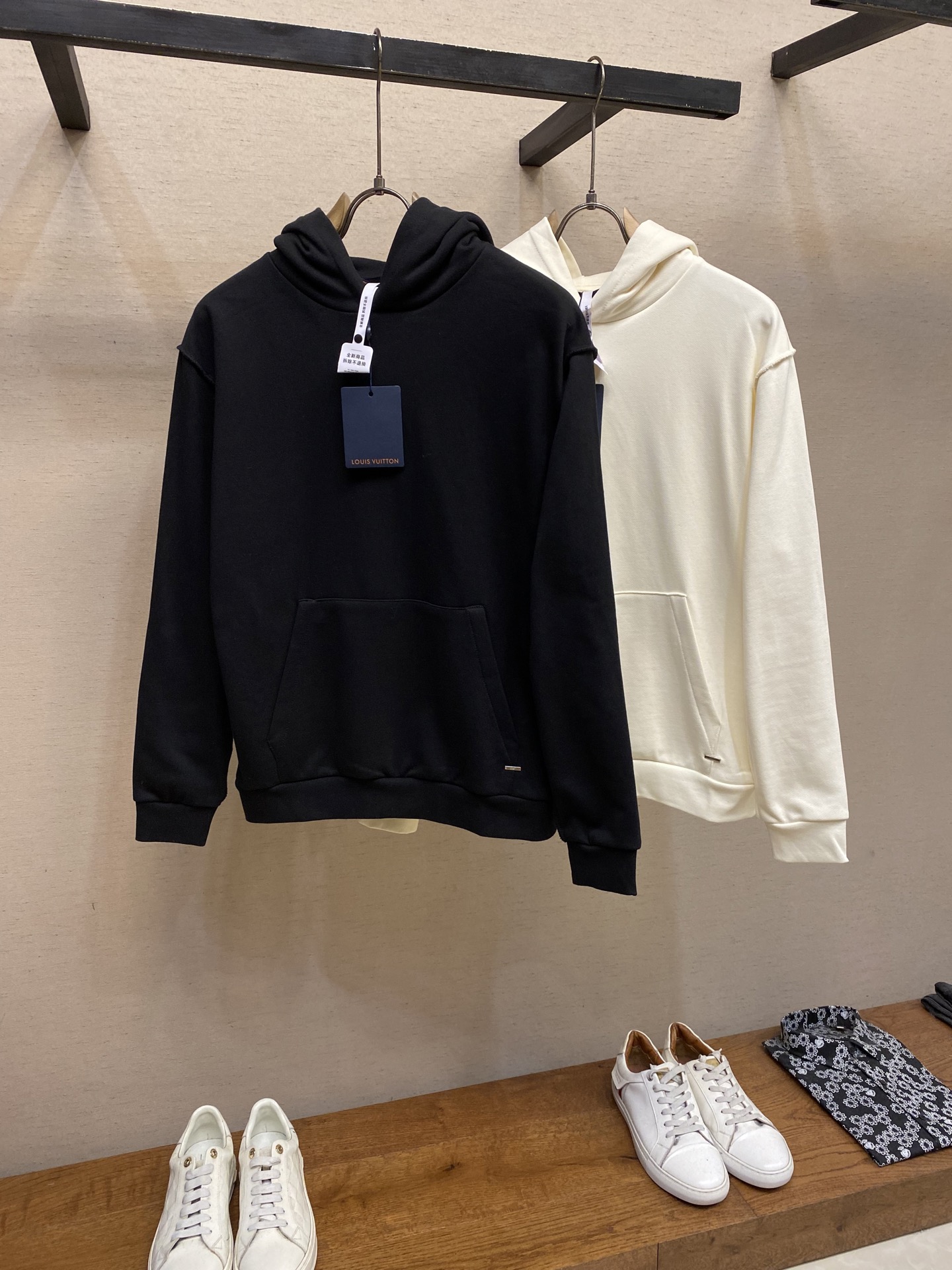 🌟🌟1V，纯色套头帽衫长袖卫衣，正品7899购入，潮牌双股360克抓毛卫衣料，2*2潮牌螺纹400克，机