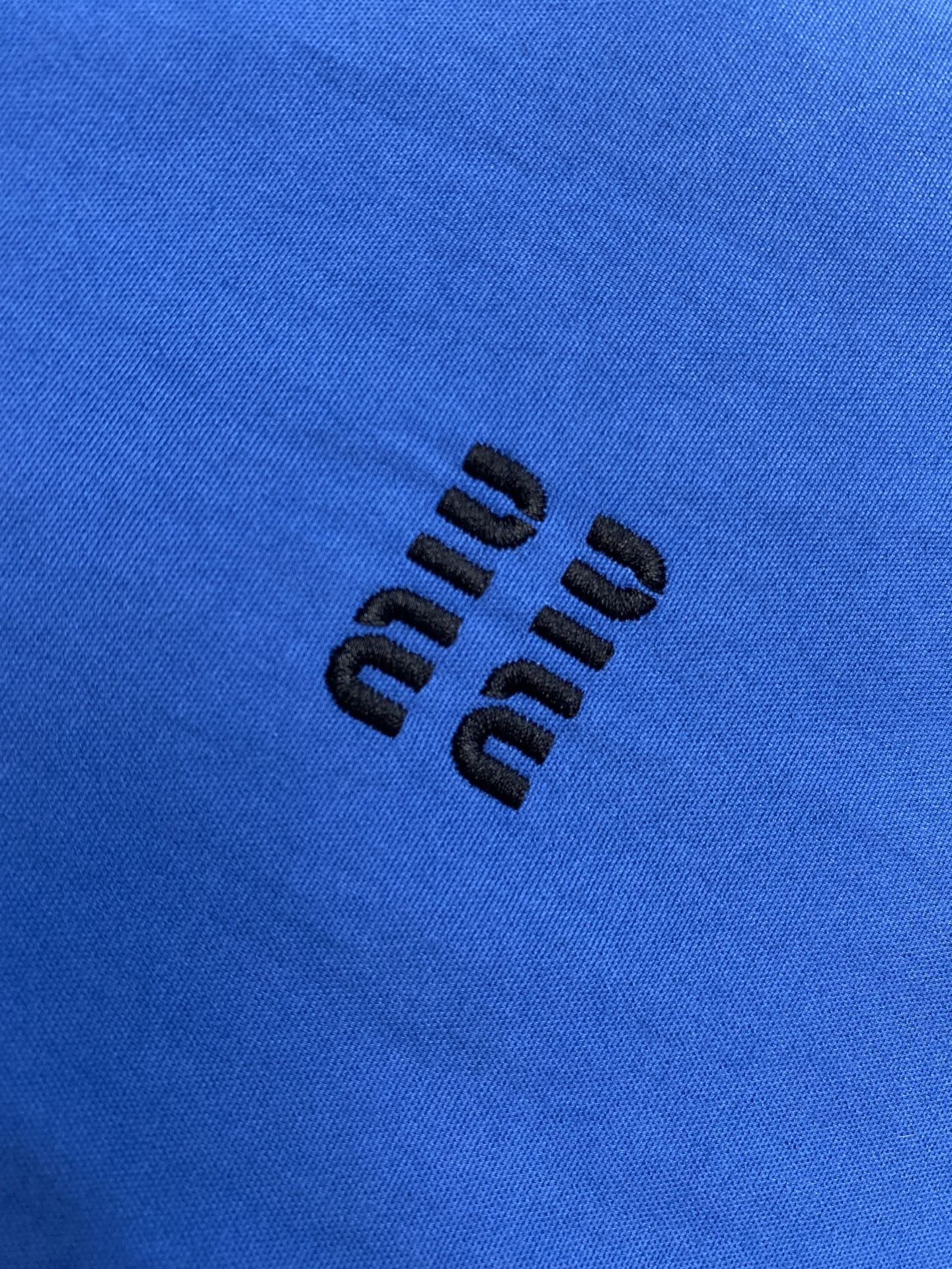 🌟🌟Miu Miu 25SS府绸质感束腰夹克，正品20300购入开发，定染平纹精梳棉布，进口刺绣布匹洗水