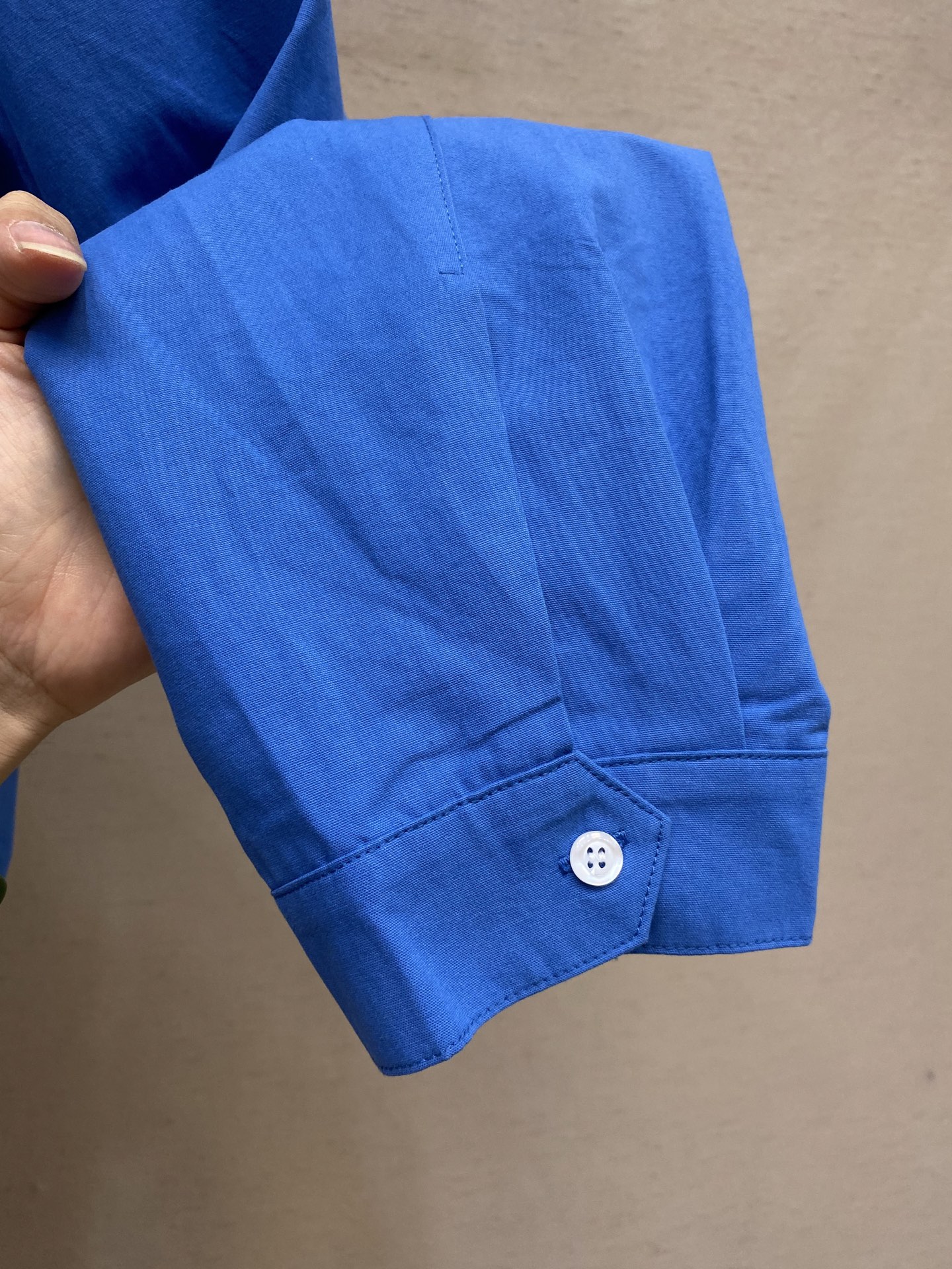 🌟🌟Miu Miu 25SS府绸质感束腰夹克，正品20300购入开发，定染平纹精梳棉布，进口刺绣布匹洗水