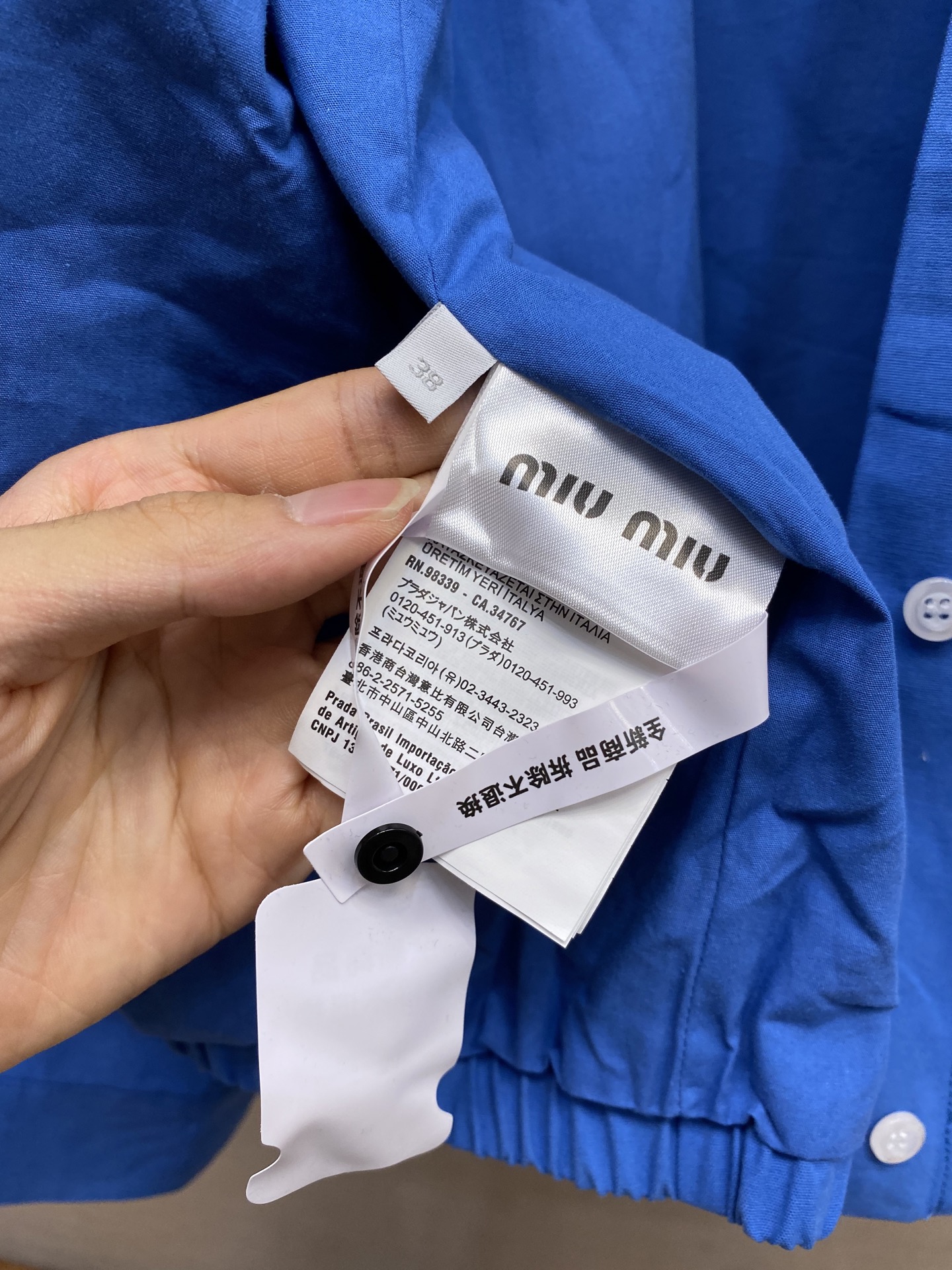 🌟🌟Miu Miu 25SS府绸质感束腰夹克，正品20300购入开发，定染平纹精梳棉布，进口刺绣布匹洗水