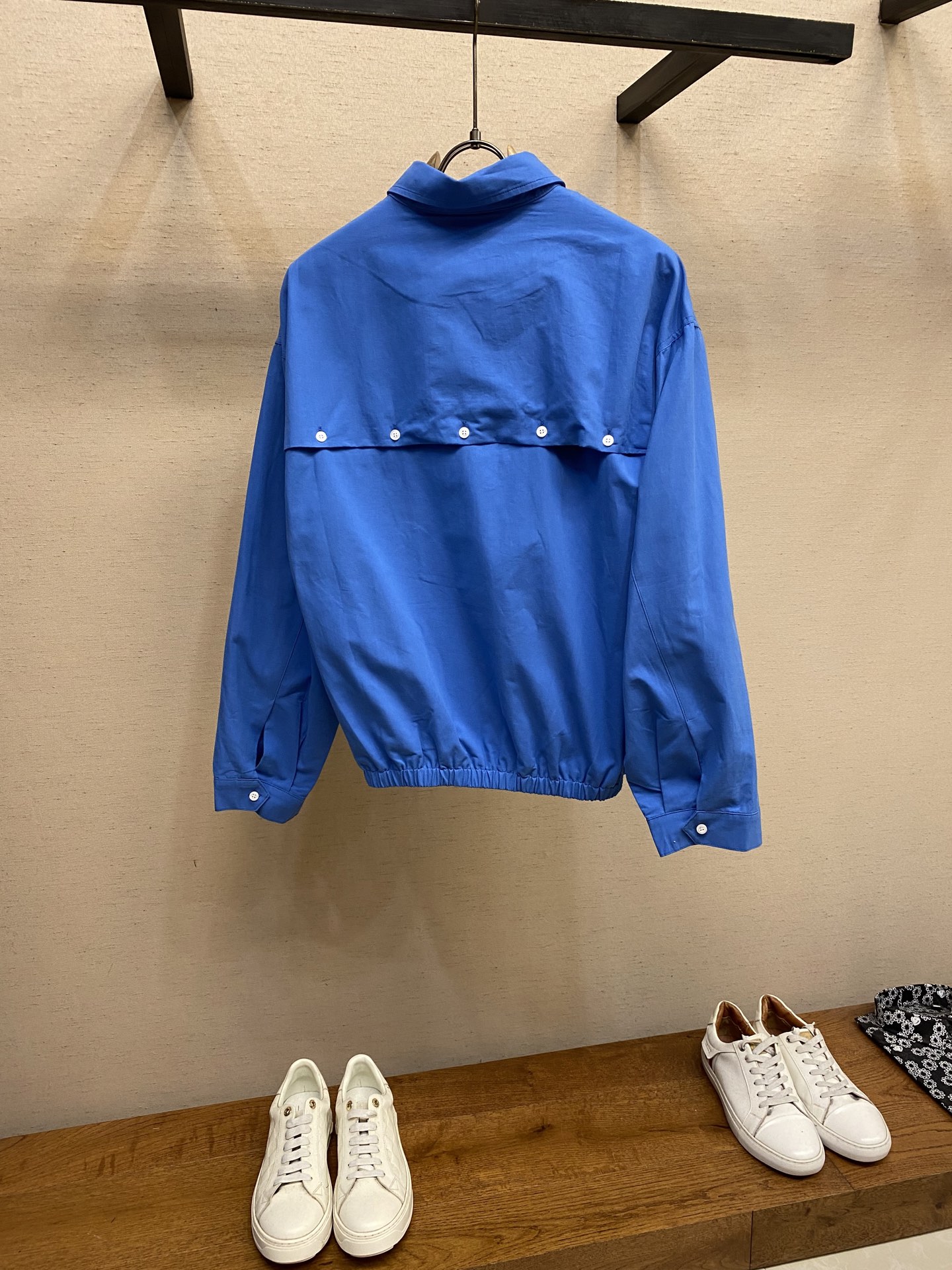 🌟🌟Miu Miu 25SS府绸质感束腰夹克，正品20300购入开发，定染平纹精梳棉布，进口刺绣布匹洗水