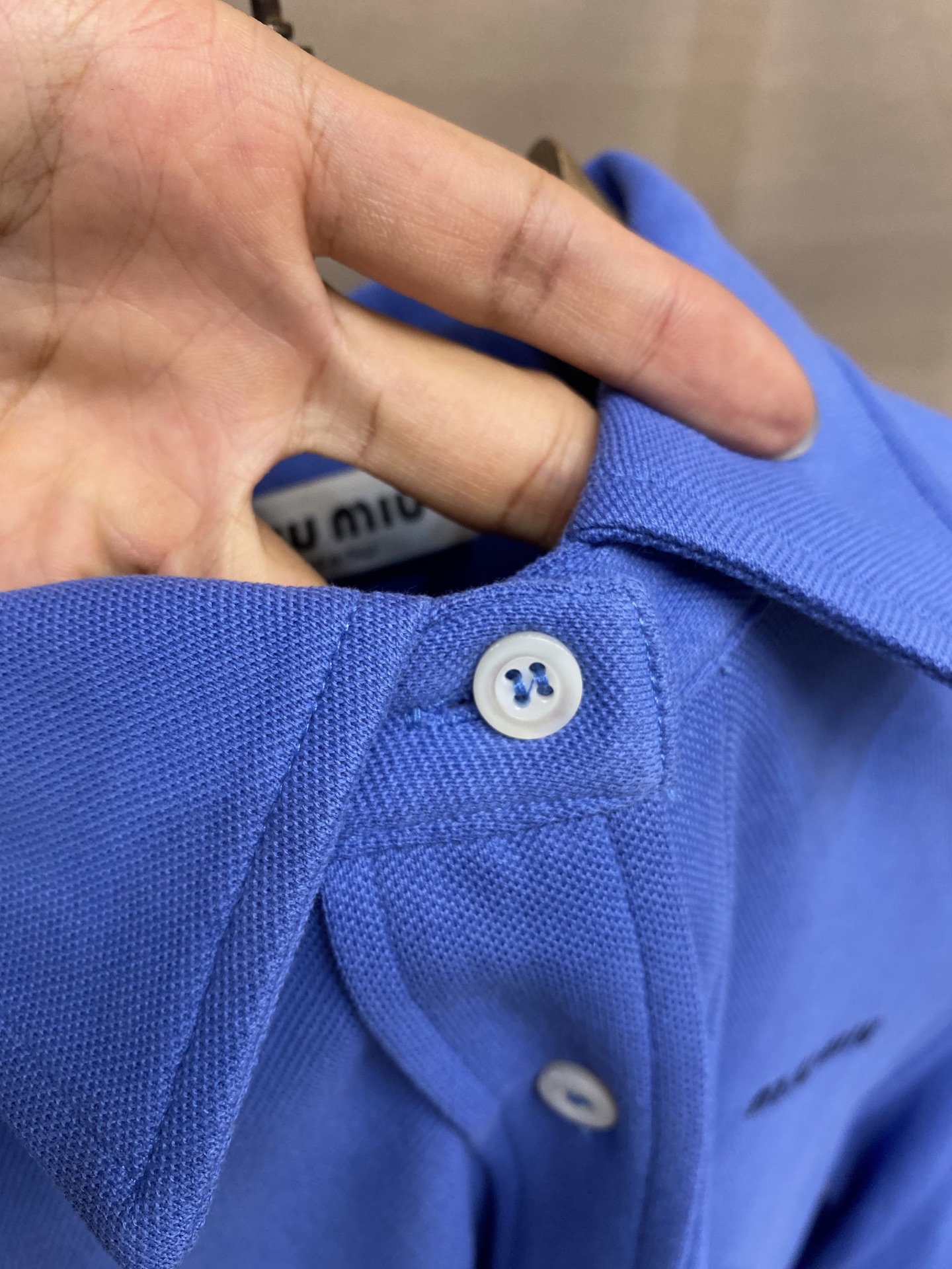 🌟🌟Miu Miu 25SS棉质珠地衬衫，正品14200购入开发，定染双股珠地210克，进口刺绣，面料酵