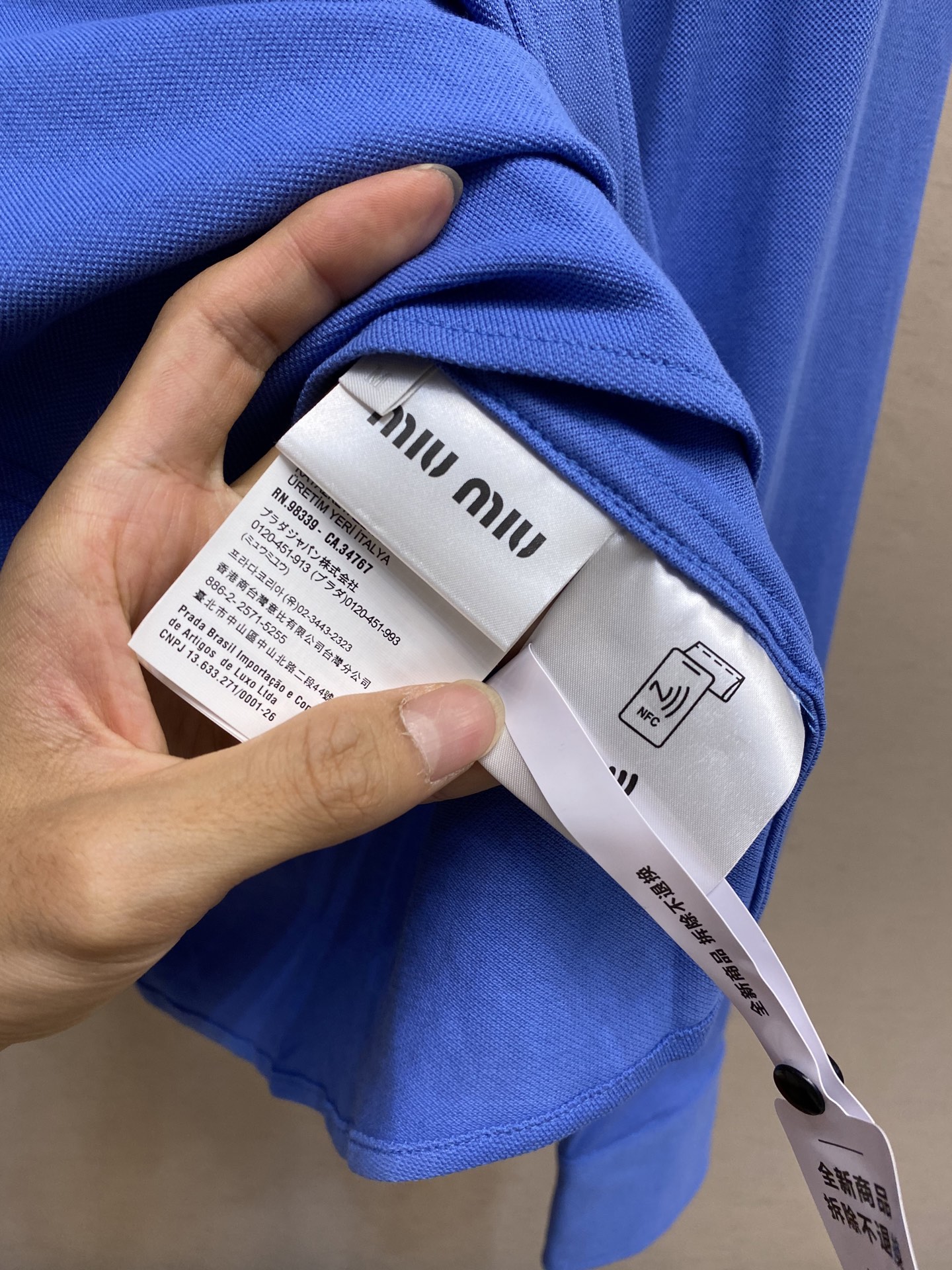 🌟🌟Miu Miu 25SS棉质珠地衬衫，正品14200购入开发，定染双股珠地210克，进口刺绣，面料酵