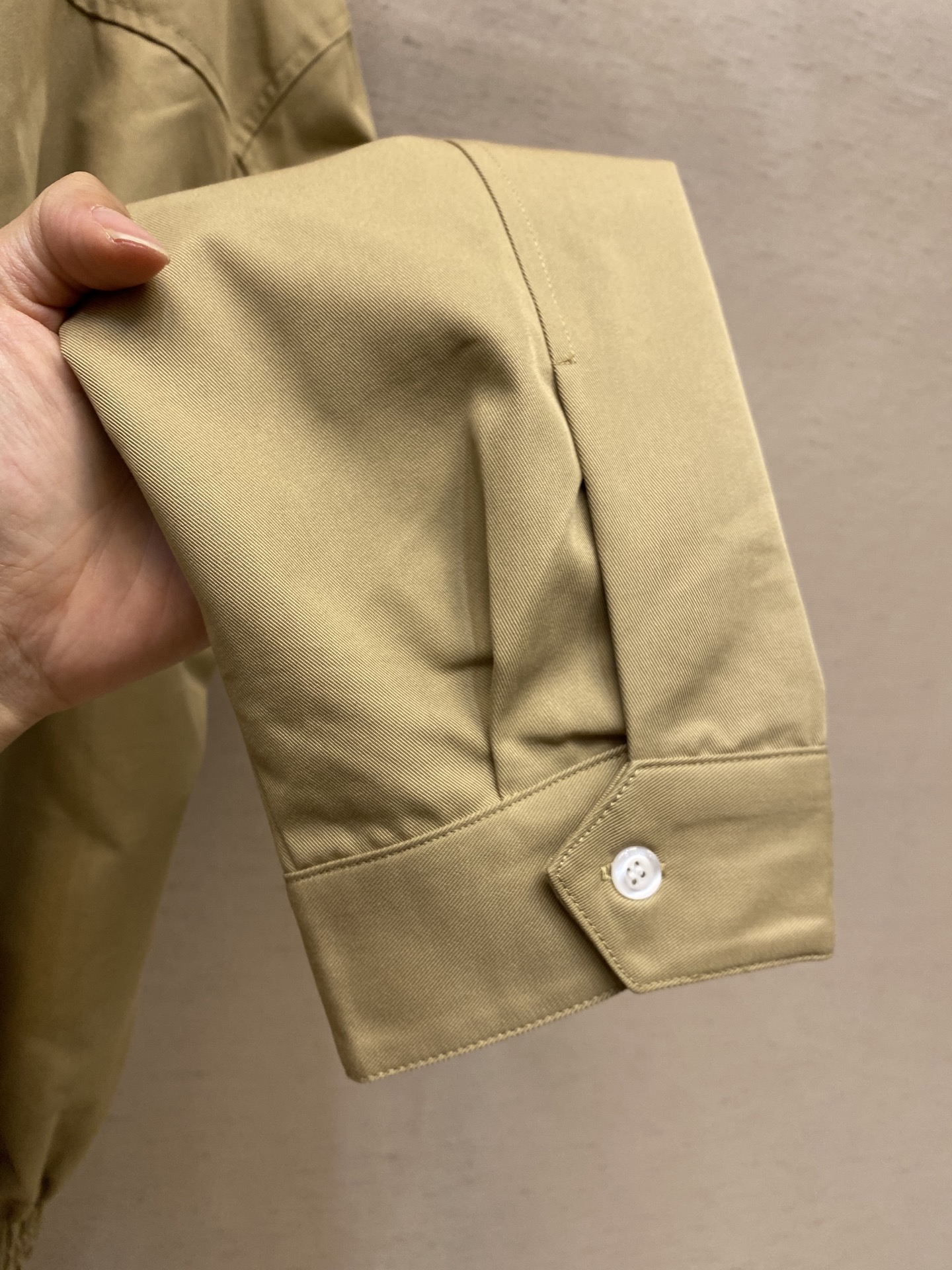 🌟🌟Miu Miu 纯色单排扣长袖夹克外套，正品19534购入开发，定制定染高密度斜纹棉质布，人丝里布，