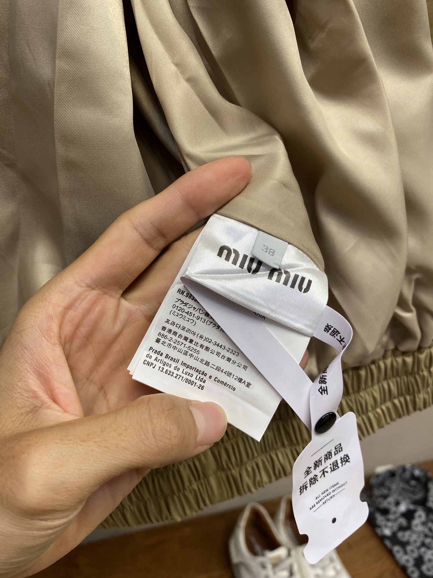 🌟🌟Miu Miu 纯色单排扣长袖夹克外套，正品19534购入开发，定制定染高密度斜纹棉质布，人丝里布，