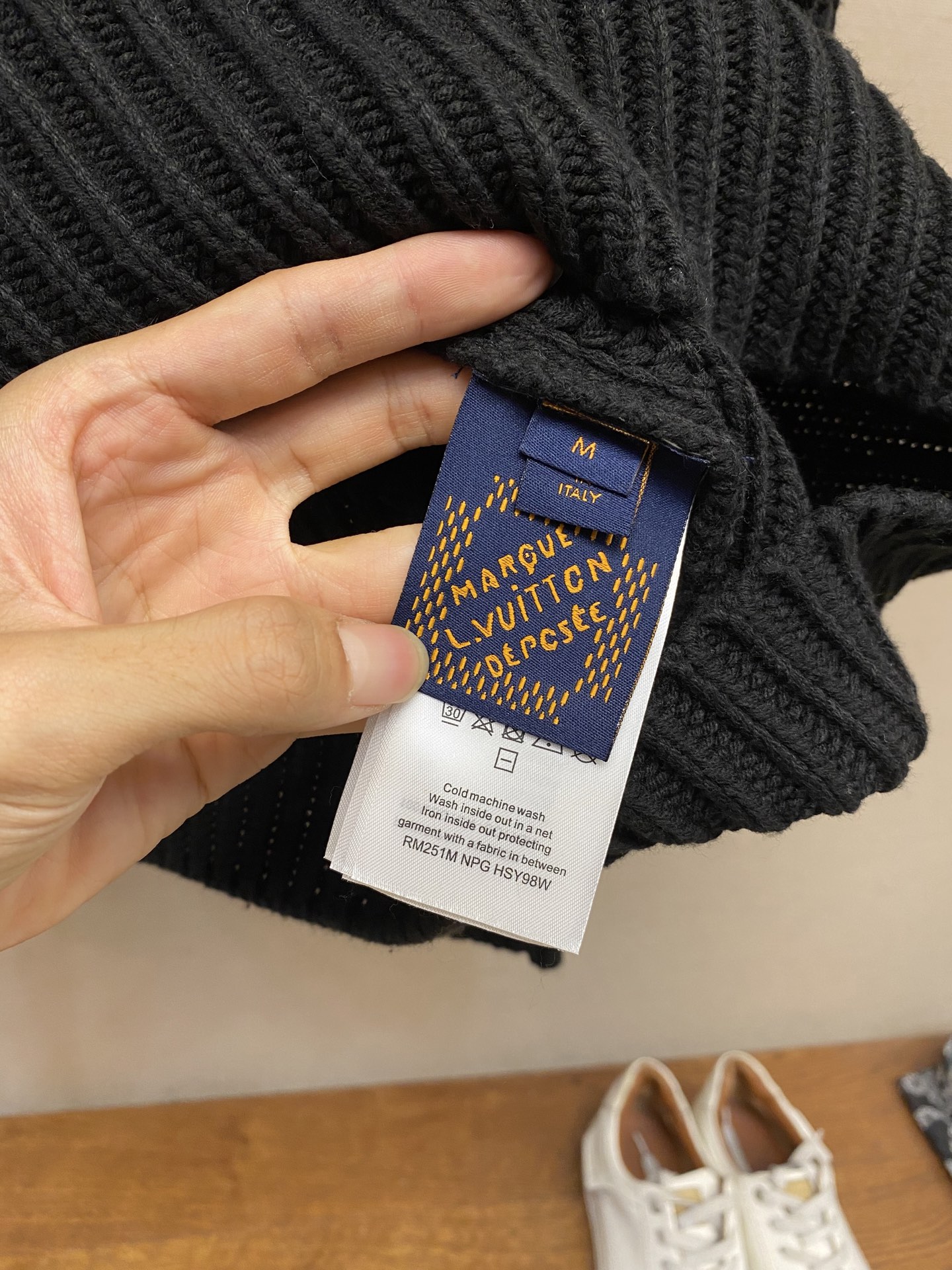 🌟🌟1V，绵羊毛混纺半拉链套头衫，正品25100购入，羊毛混纺睛毛料，采用日本进口2.5针织机毛料酵洗，