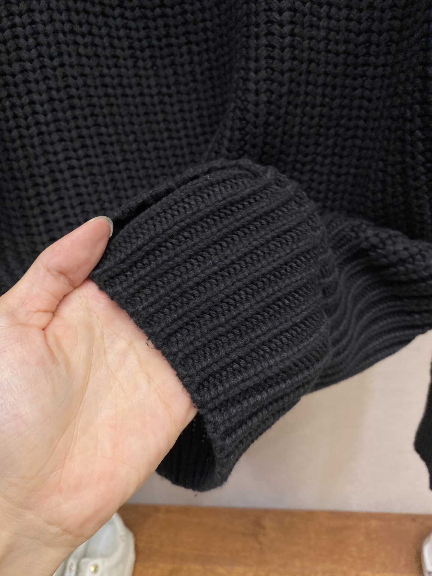 🌟🌟1V，绵羊毛混纺半拉链套头衫，正品25100购入，羊毛混纺睛毛料，采用日本进口2.5针织机毛料酵洗，