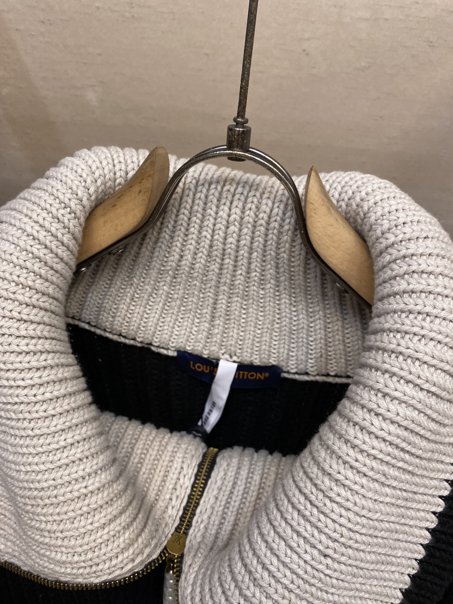 🌟🌟1V，绵羊毛混纺半拉链套头衫，正品25100购入，羊毛混纺睛毛料，采用日本进口2.5针织机毛料酵洗，