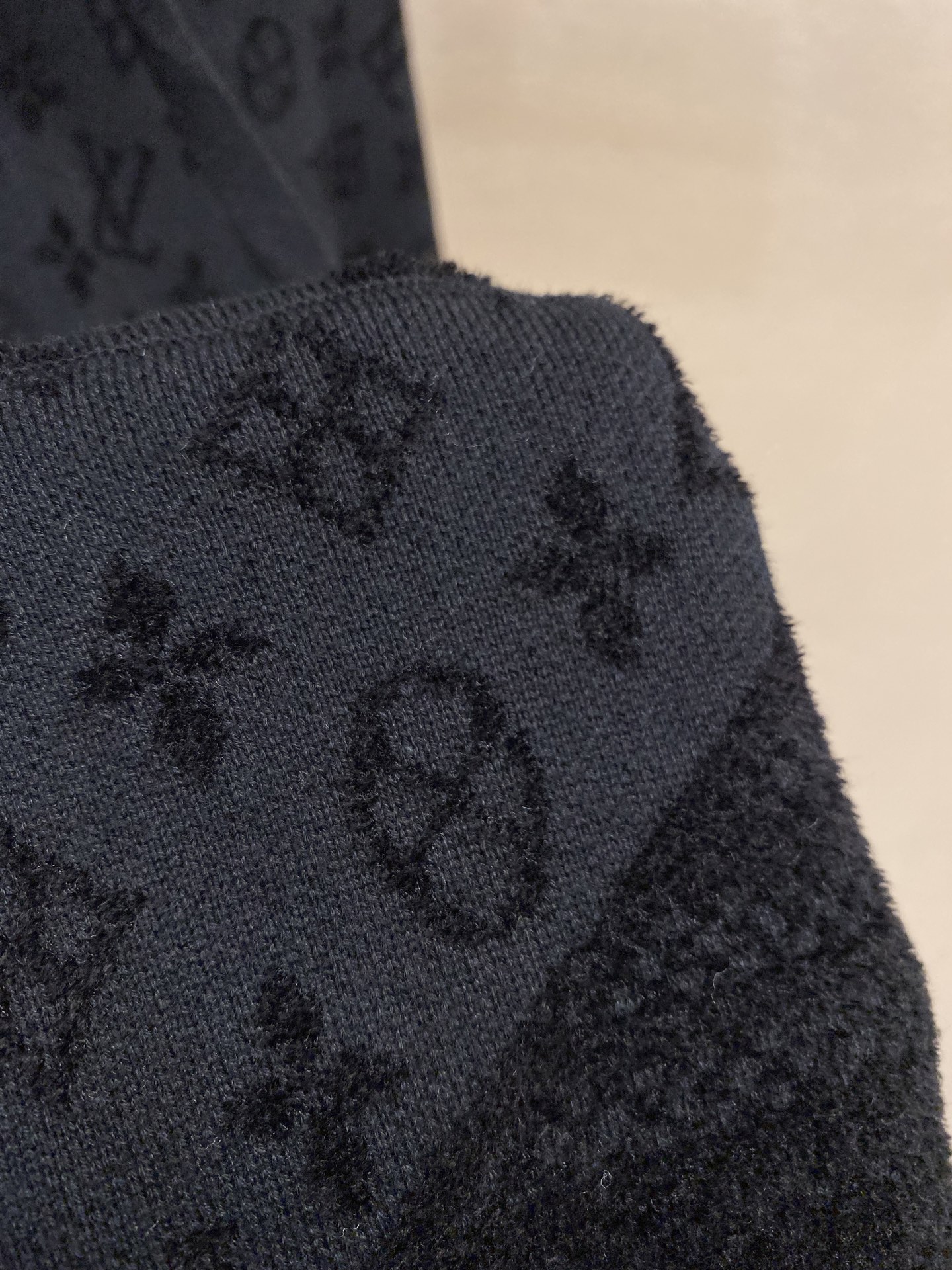 🌟🌟1V、提花连帽长袖卫衣，正品14999购入开发，60支高品精疏棉纱，18支人棉蜈蚣松纱，采用日本进口