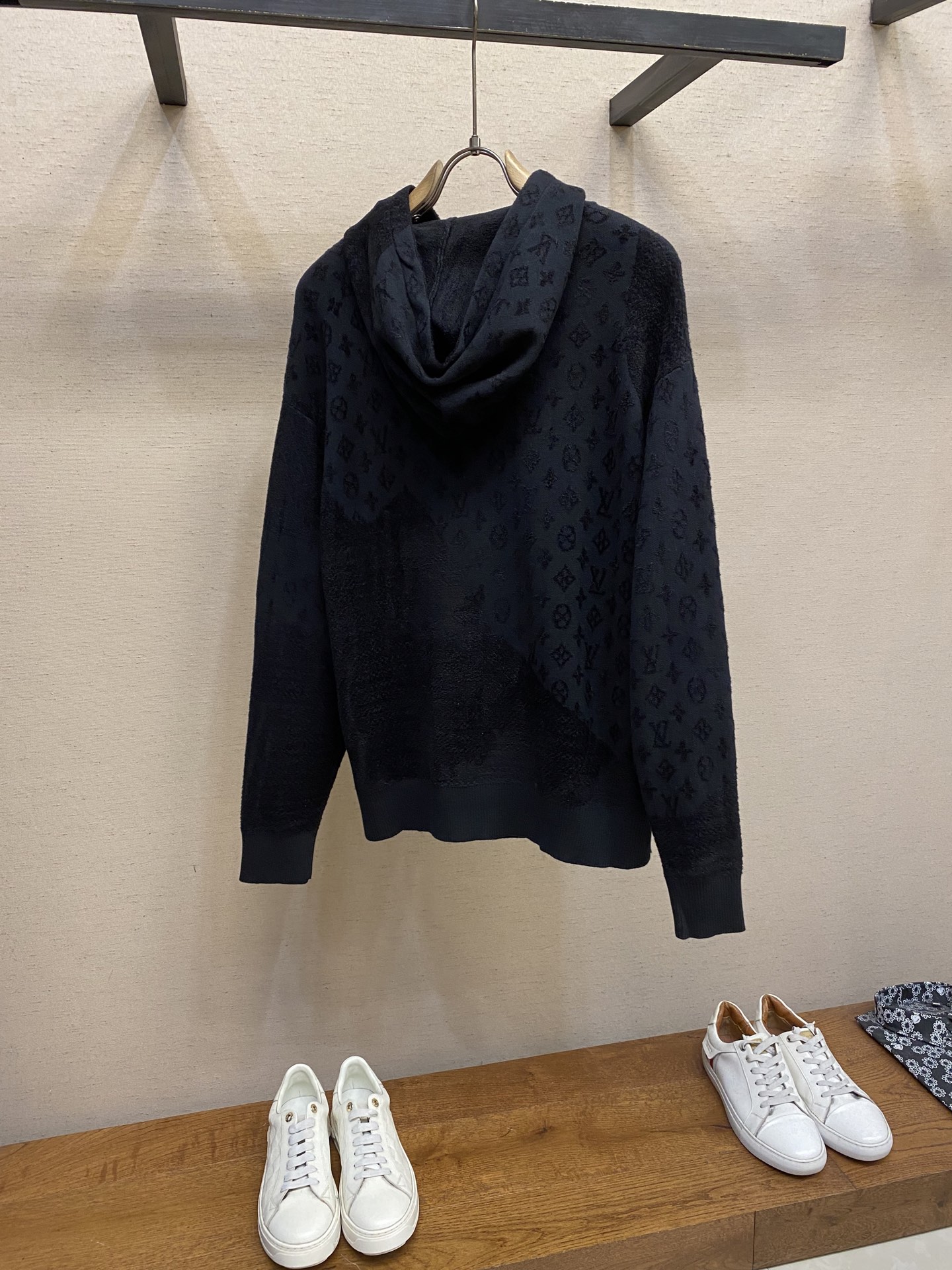 🌟🌟1V、提花连帽长袖卫衣，正品14999购入开发，60支高品精疏棉纱，18支人棉蜈蚣松纱，采用日本进口