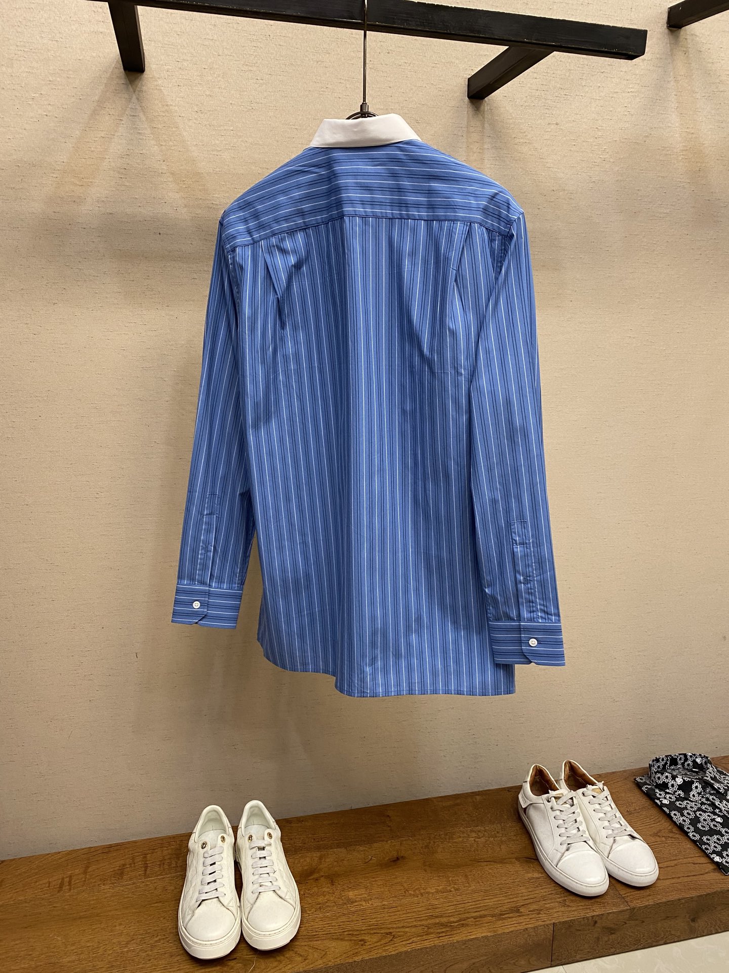 🌟🌟Loewe，条纹拼色条纹单排尖领长袖衬衫正品3999购入，定制100支100%全棉条纹布，定位裁床，