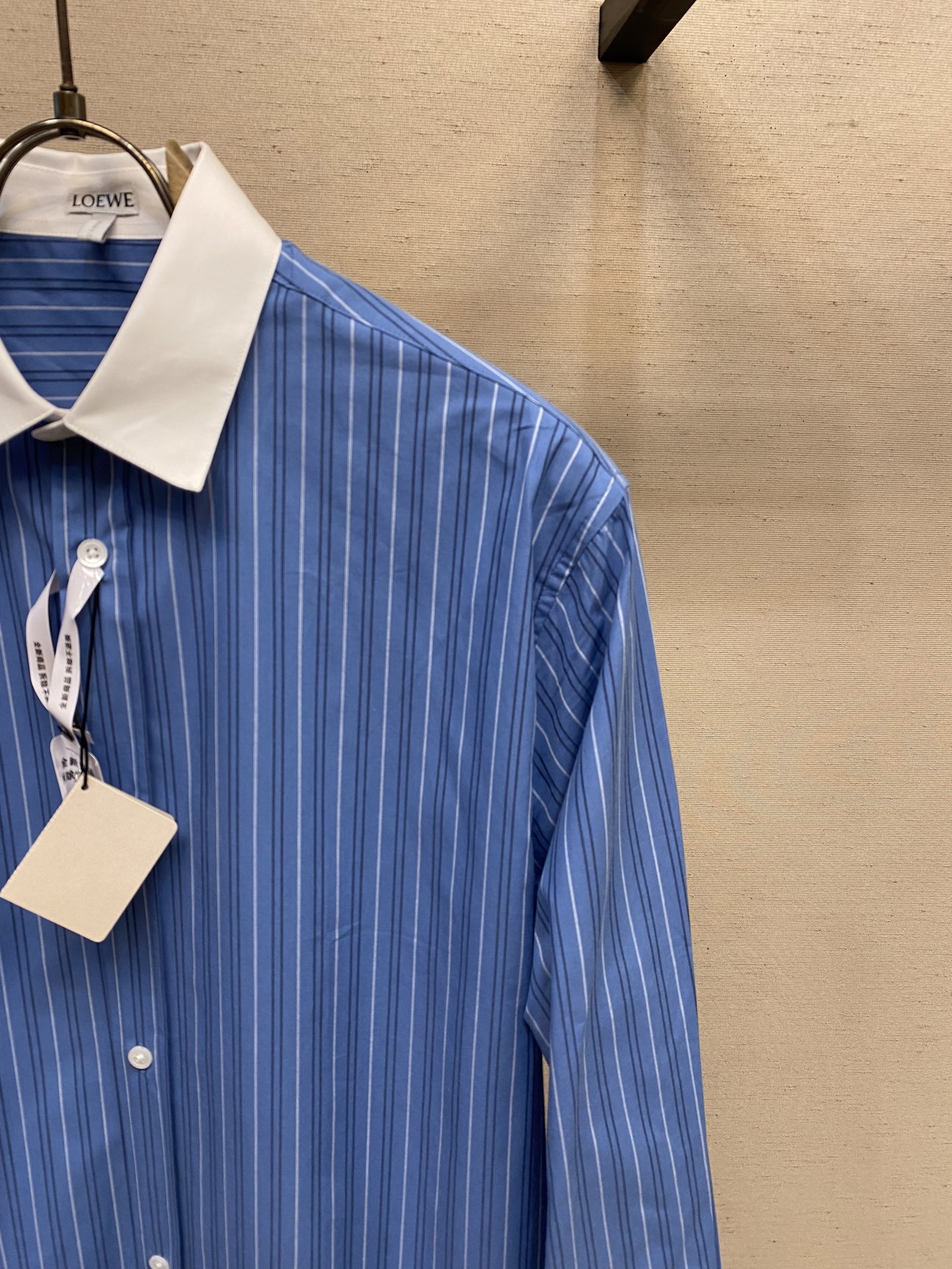 🌟🌟Loewe，条纹拼色条纹单排尖领长袖衬衫正品3999购入，定制100支100%全棉条纹布，定位裁床，
