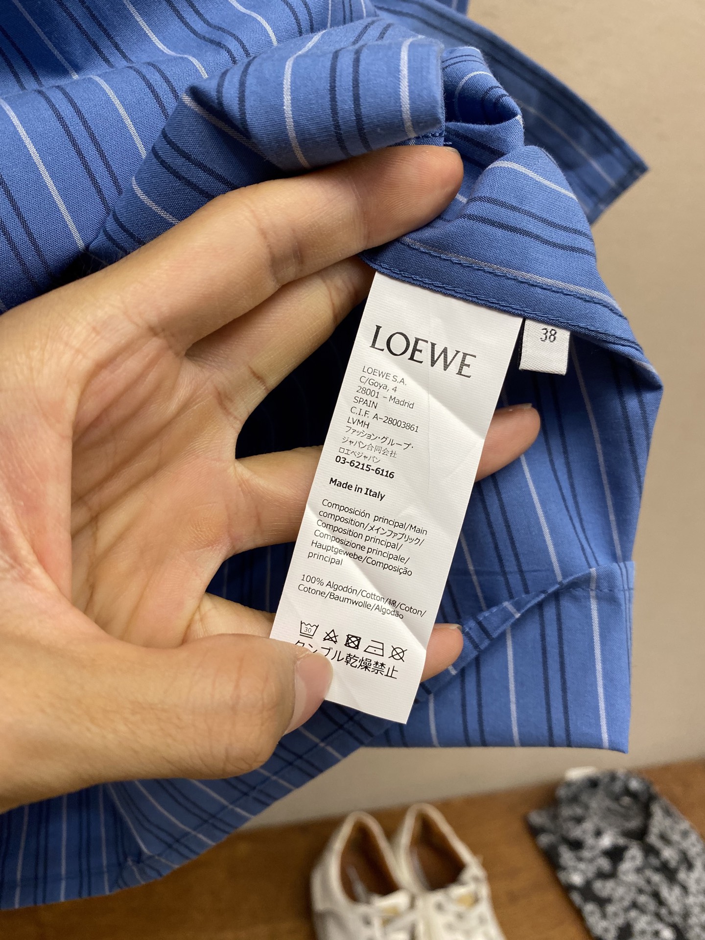 🌟🌟Loewe，条纹拼色条纹单排尖领长袖衬衫正品3999购入，定制100支100%全棉条纹布，定位裁床，