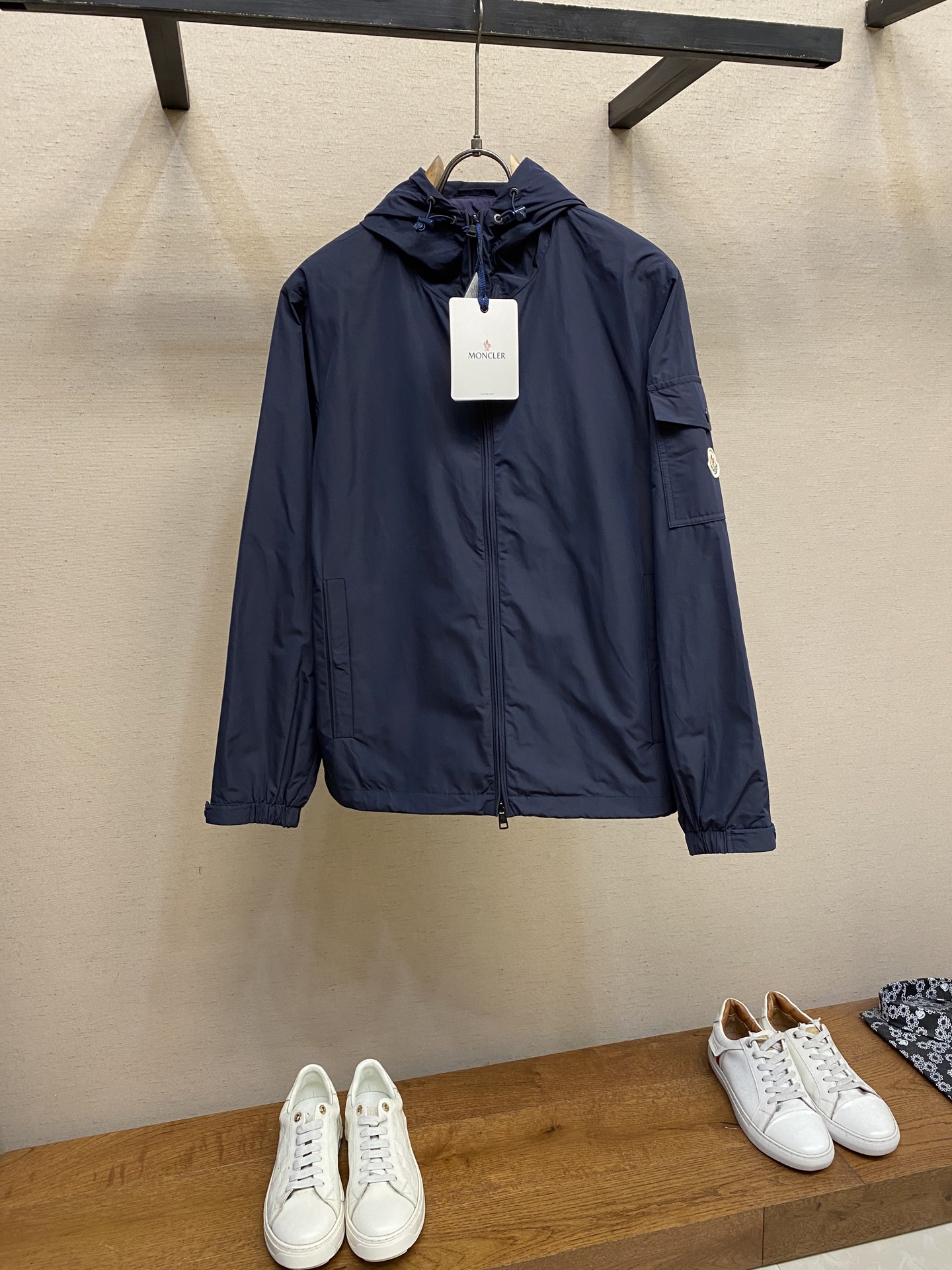 🌟🌟Moncler，2025新款男士休闲定制夹克外套。穿上简约干练的休闲外套，瞬间重回时髦霸气，又是活力