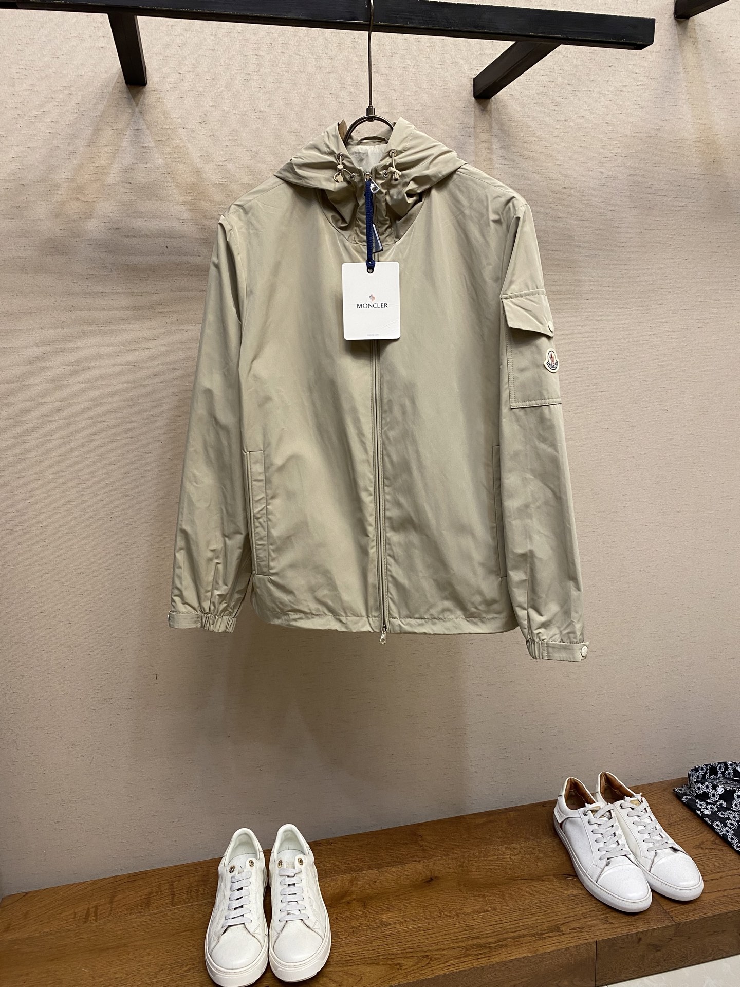 🌟🌟Moncler，2025新款男士休闲定制夹克外套。穿上简约干练的休闲外套，瞬间重回时髦霸气，又是活力