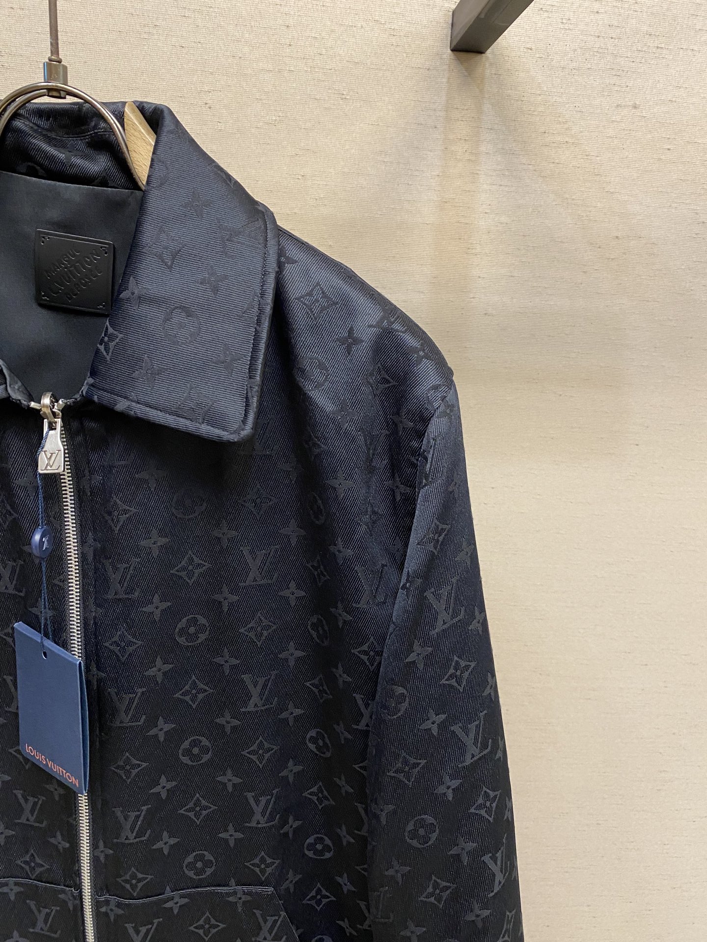 🌟🌟1V，驴家 2025秋冬爆款，双面魔法！这件夹克，让经典与优雅一键切换！今天必须给你们安利这件让我惊