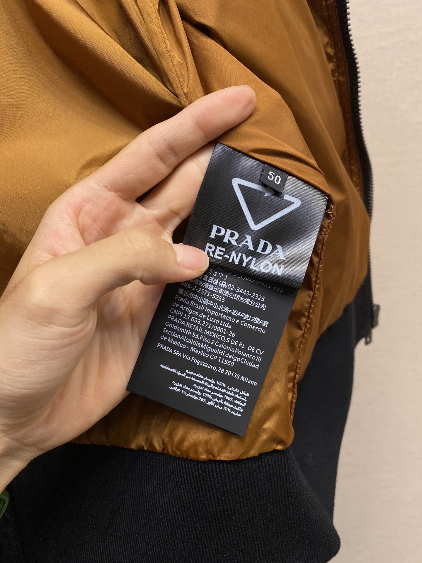 🌟🌟Prada，2025新款男士休闲定制夹克外套。穿上简约干练的休闲外套，瞬间重回时髦霸气，又是活力满满