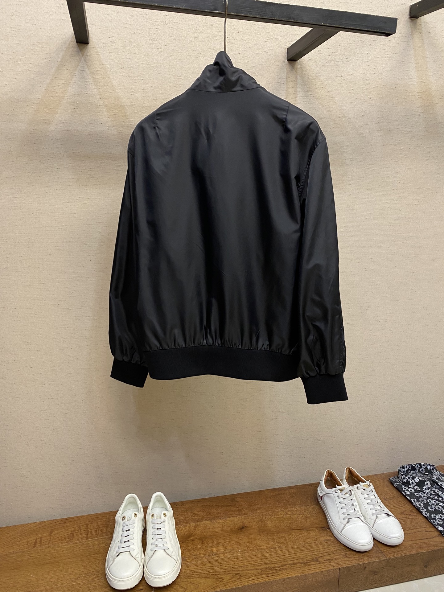 🌟🌟Prada，2025新款男士休闲定制夹克外套。穿上简约干练的休闲外套，瞬间重回时髦霸气，又是活力满满