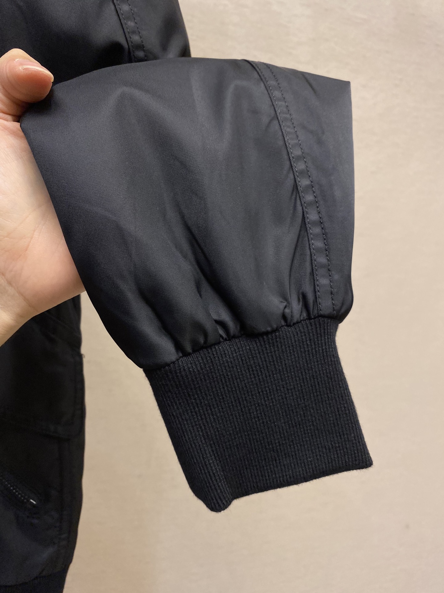 🌟🌟Prada，2025新款男士休闲定制夹克外套。穿上简约干练的休闲外套，瞬间重回时髦霸气，又是活力满满