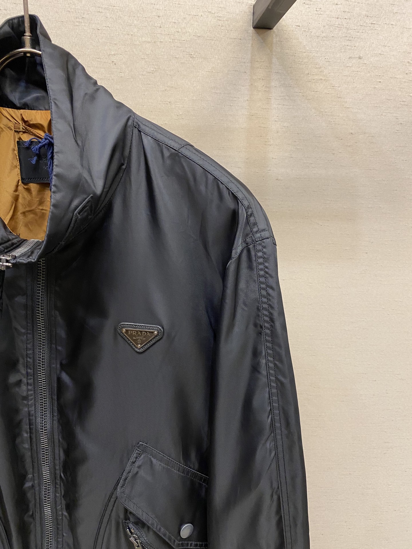 🌟🌟Prada，2025新款男士休闲定制夹克外套。穿上简约干练的休闲外套，瞬间重回时髦霸气，又是活力满满