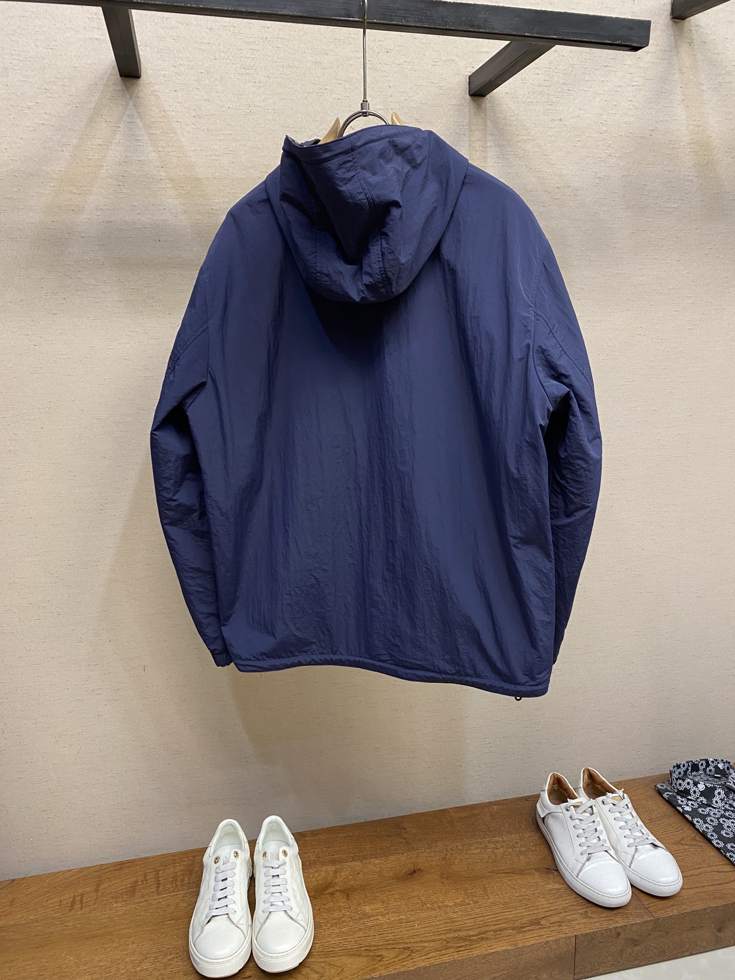 🌟🌟 BBR 新款格纹战马双面外套轻便的连帽外套，选用由梭织尼龙面料制成，设计有可调式抽绳连帽以及双拉链