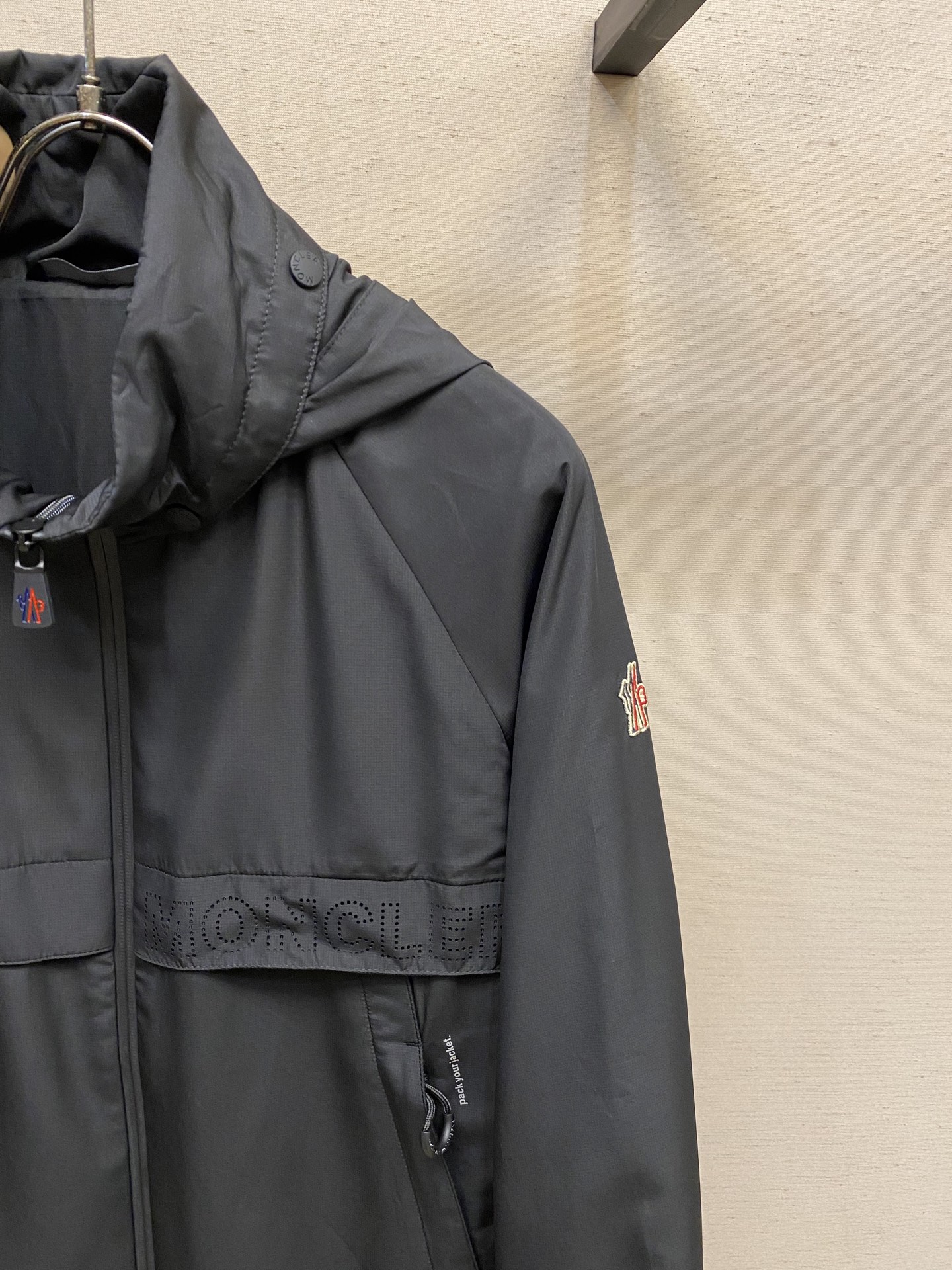 🌟🌟Moncler，2025新款男士休闲定制夹克外套。穿上简约干练的休闲外套，瞬间重回时髦霸气，又是活力