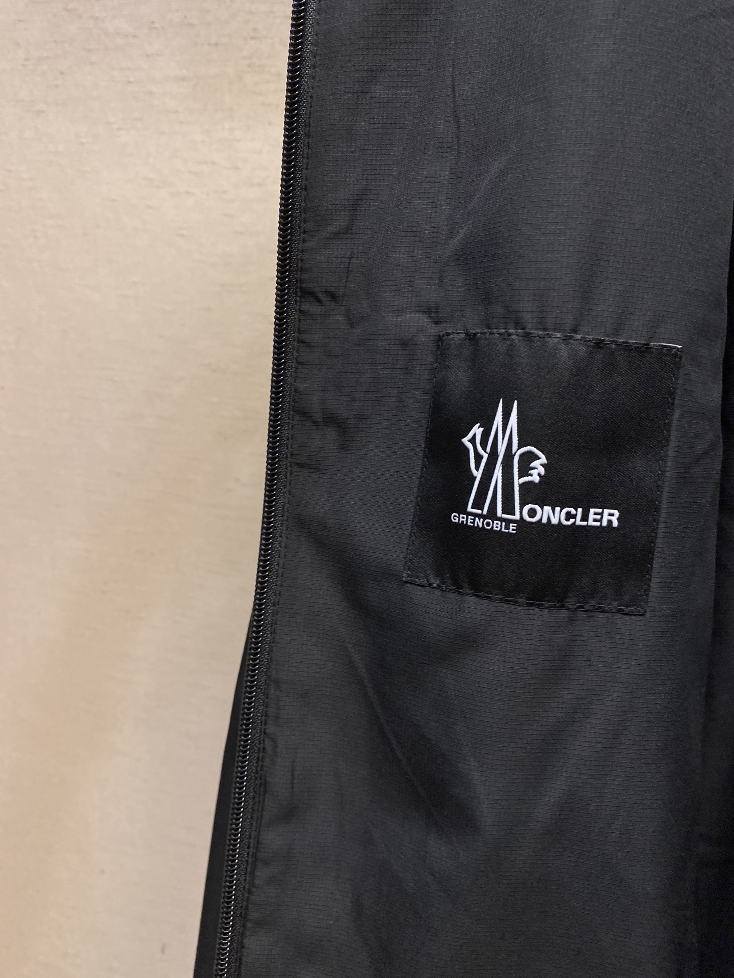 🌟🌟Moncler，2025新款男士休闲定制夹克外套。穿上简约干练的休闲外套，瞬间重回时髦霸气，又是活力