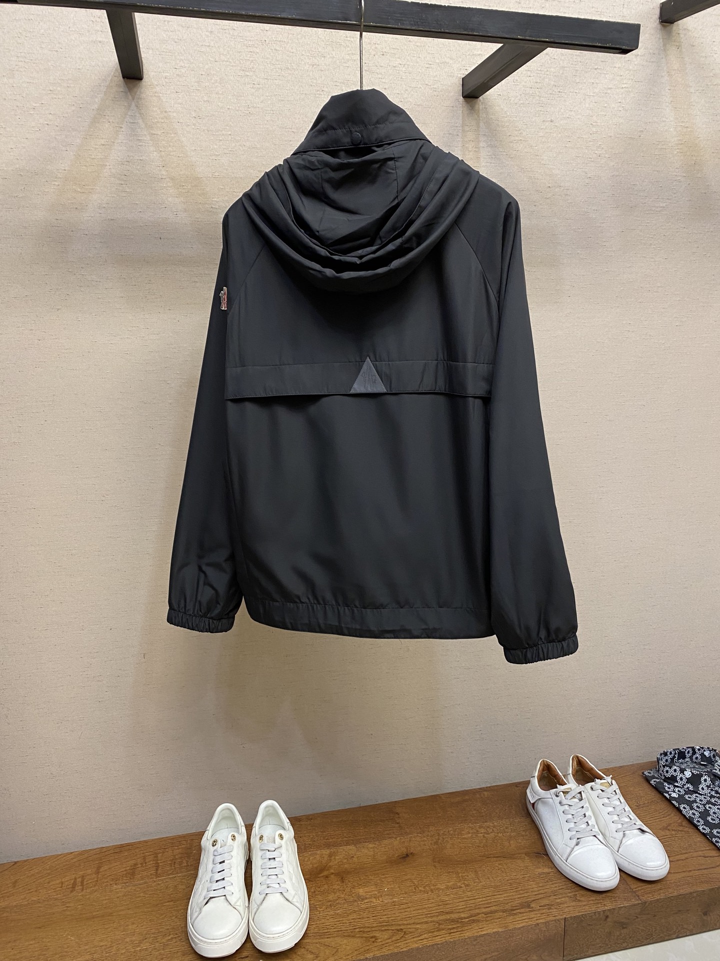 🌟🌟Moncler，2025新款男士休闲定制夹克外套。穿上简约干练的休闲外套，瞬间重回时髦霸气，又是活力