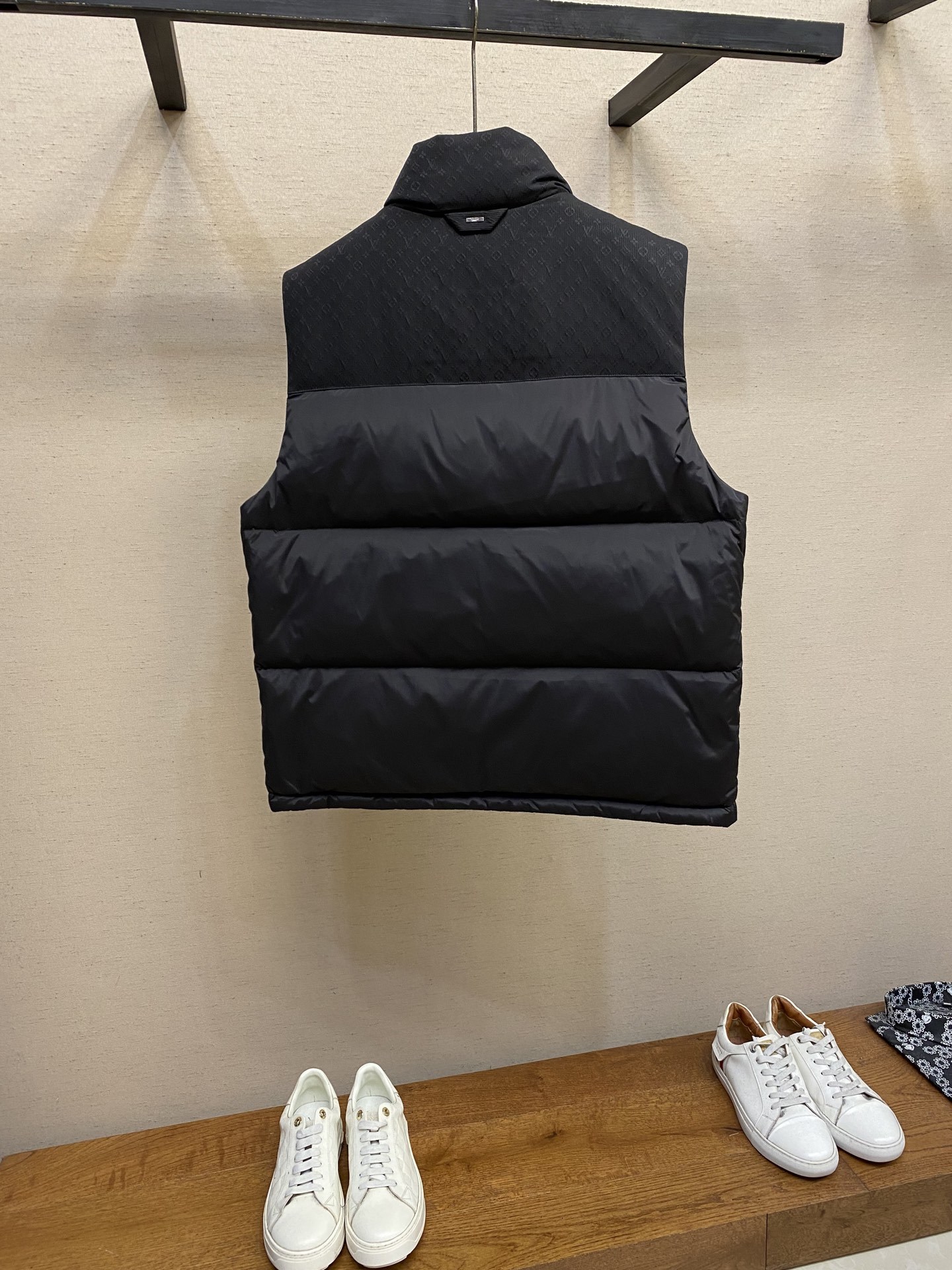 🌟🌟1V,秋冬新款 羽绒服马甲外套,版型是时尚 A字廓形,具有超级好的包容性,能很好的修身身材,调整比例