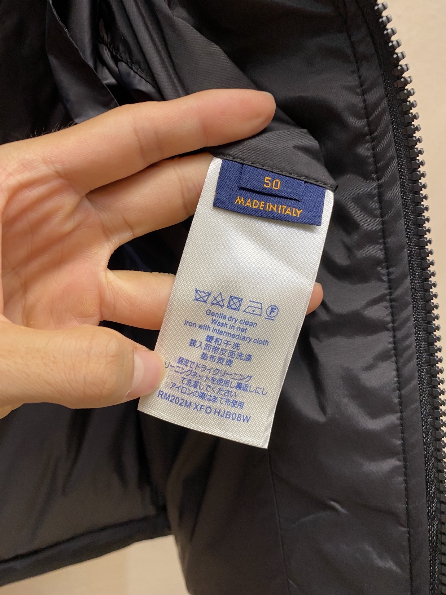🌟🌟1V,秋冬新款 羽绒服马甲外套,版型是时尚 A字廓形,具有超级好的包容性,能很好的修身身材,调整比例