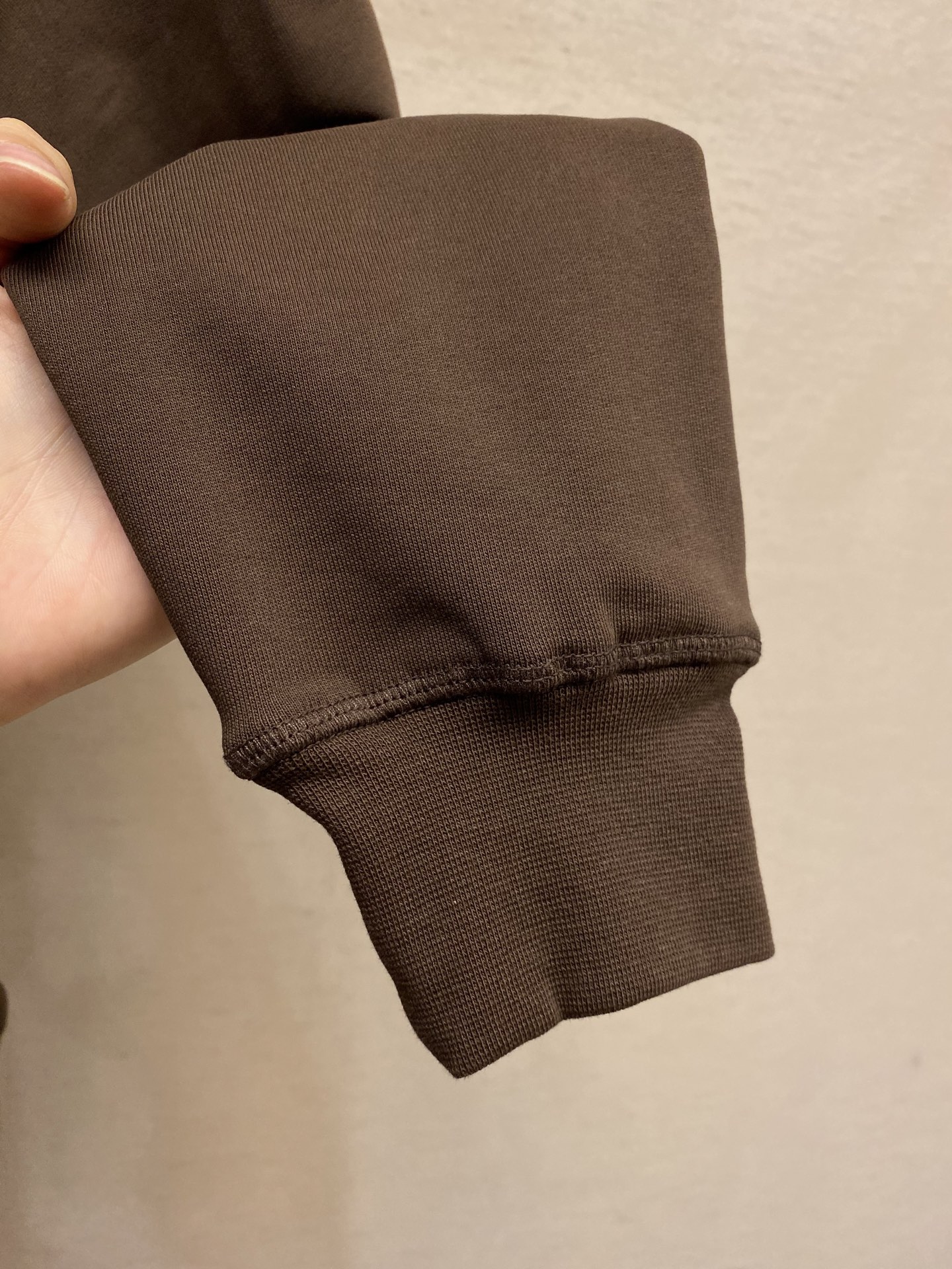 🌟🌟Prada，布三角翻领针织卫衣⚠️原,700购买；棉质卫衣面料、Oversize 版型设计、翻领设计