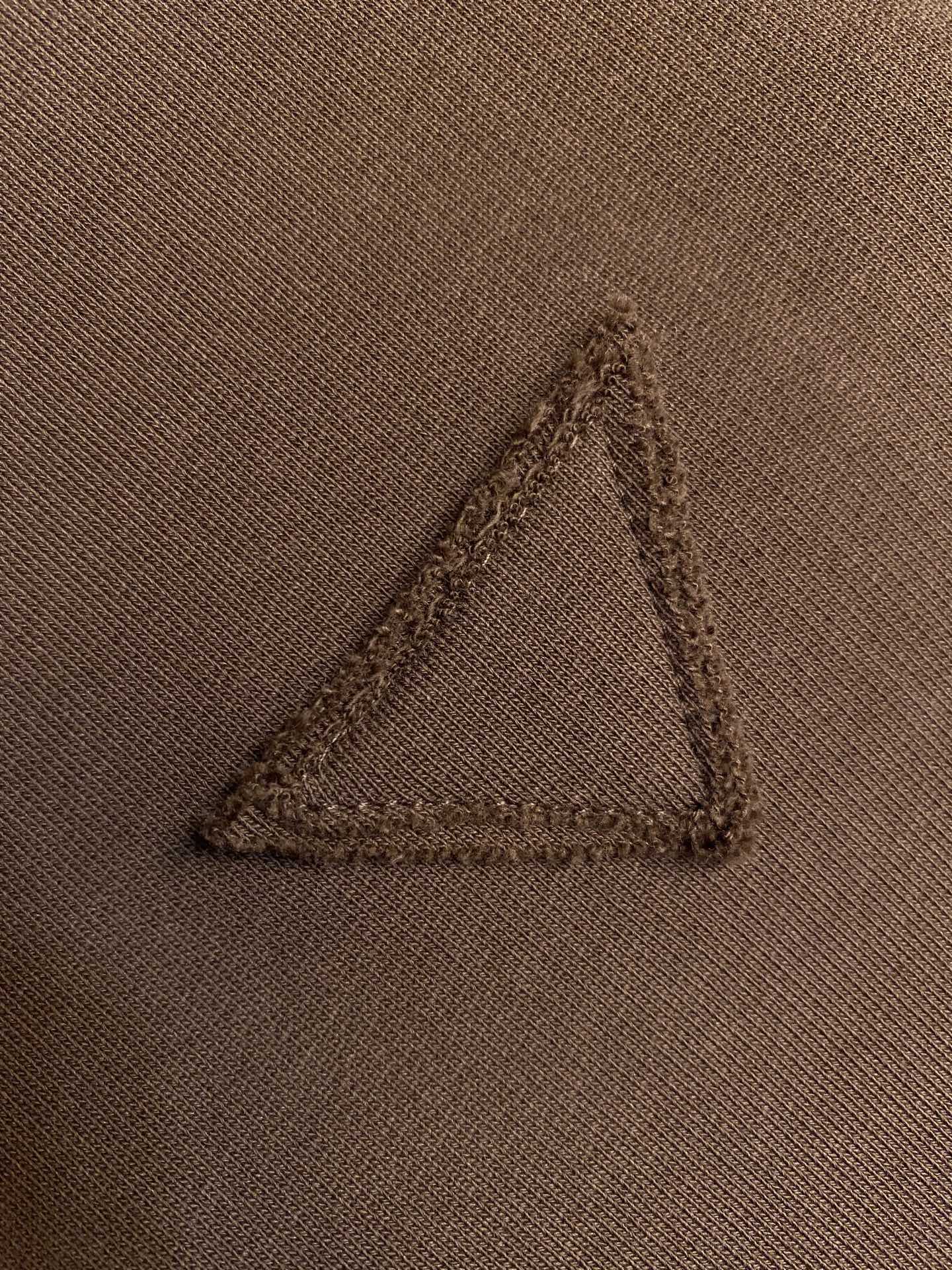 🌟🌟Prada，布三角翻领针织卫衣⚠️原,700购买；棉质卫衣面料、Oversize 版型设计、翻领设计