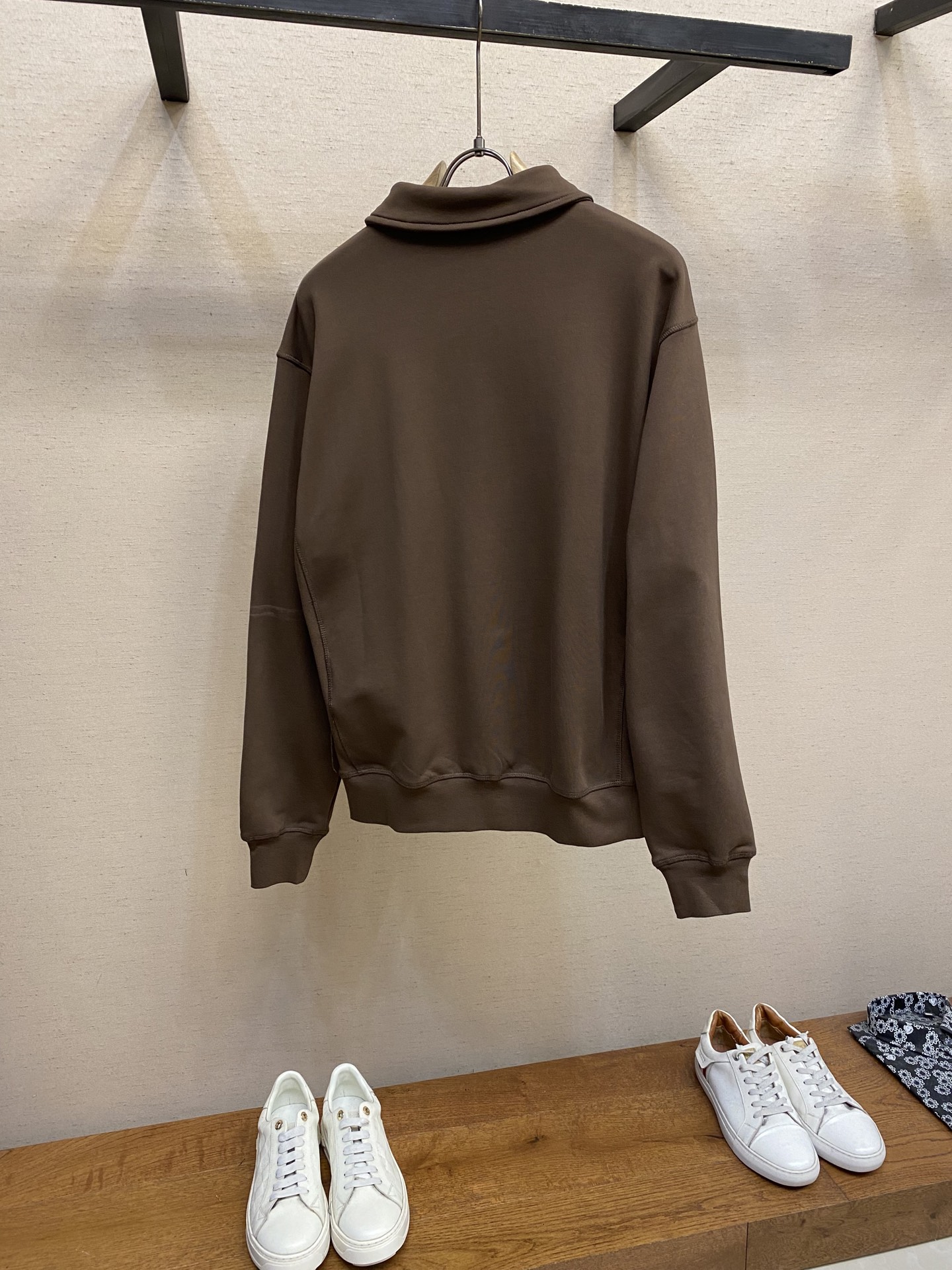 🌟🌟Prada，布三角翻领针织卫衣⚠️原,700购买；棉质卫衣面料、Oversize 版型设计、翻领设计