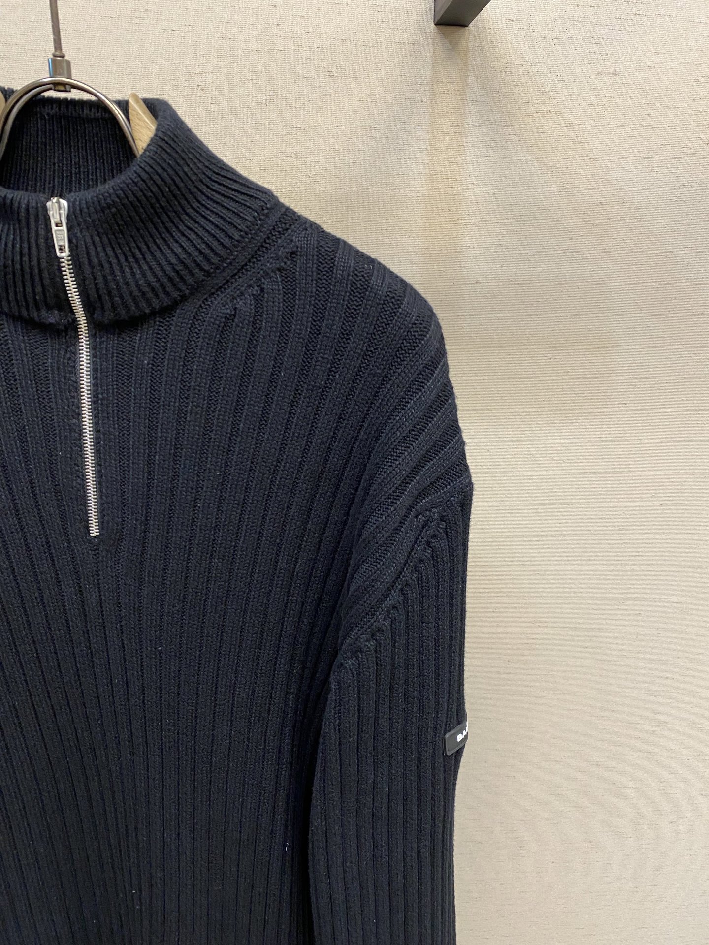 🌟🌟Balenciaga，25SS巴黎 / 高领拉链坑条毛衣，男女同款该单品核心工艺在于高科技覆膜与传统