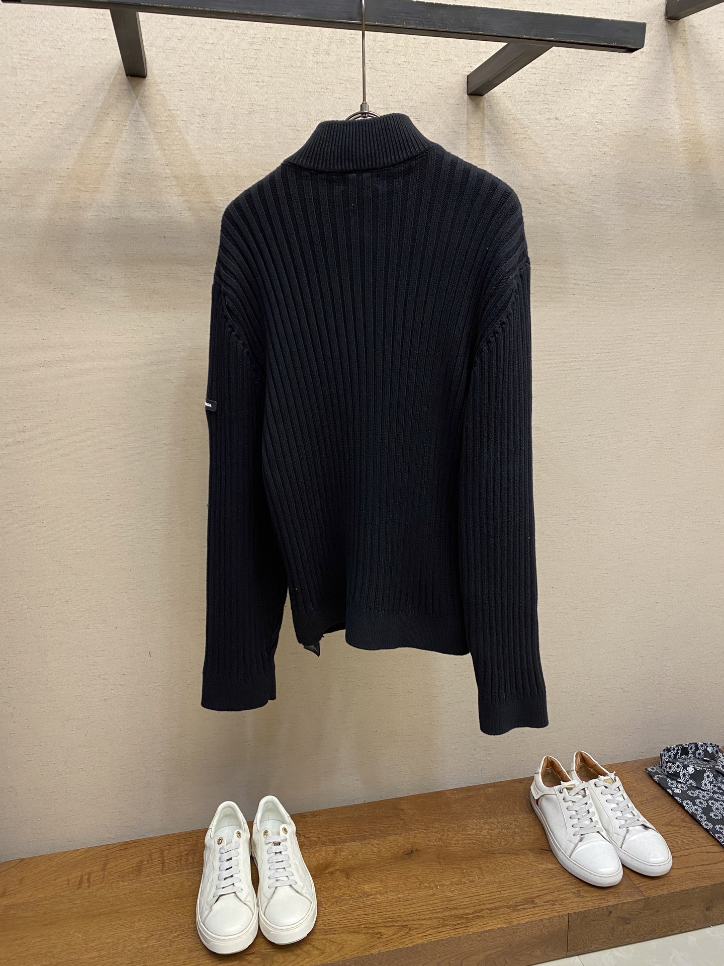 🌟🌟Balenciaga，25SS巴黎 / 高领拉链坑条毛衣，男女同款该单品核心工艺在于高科技覆膜与传统