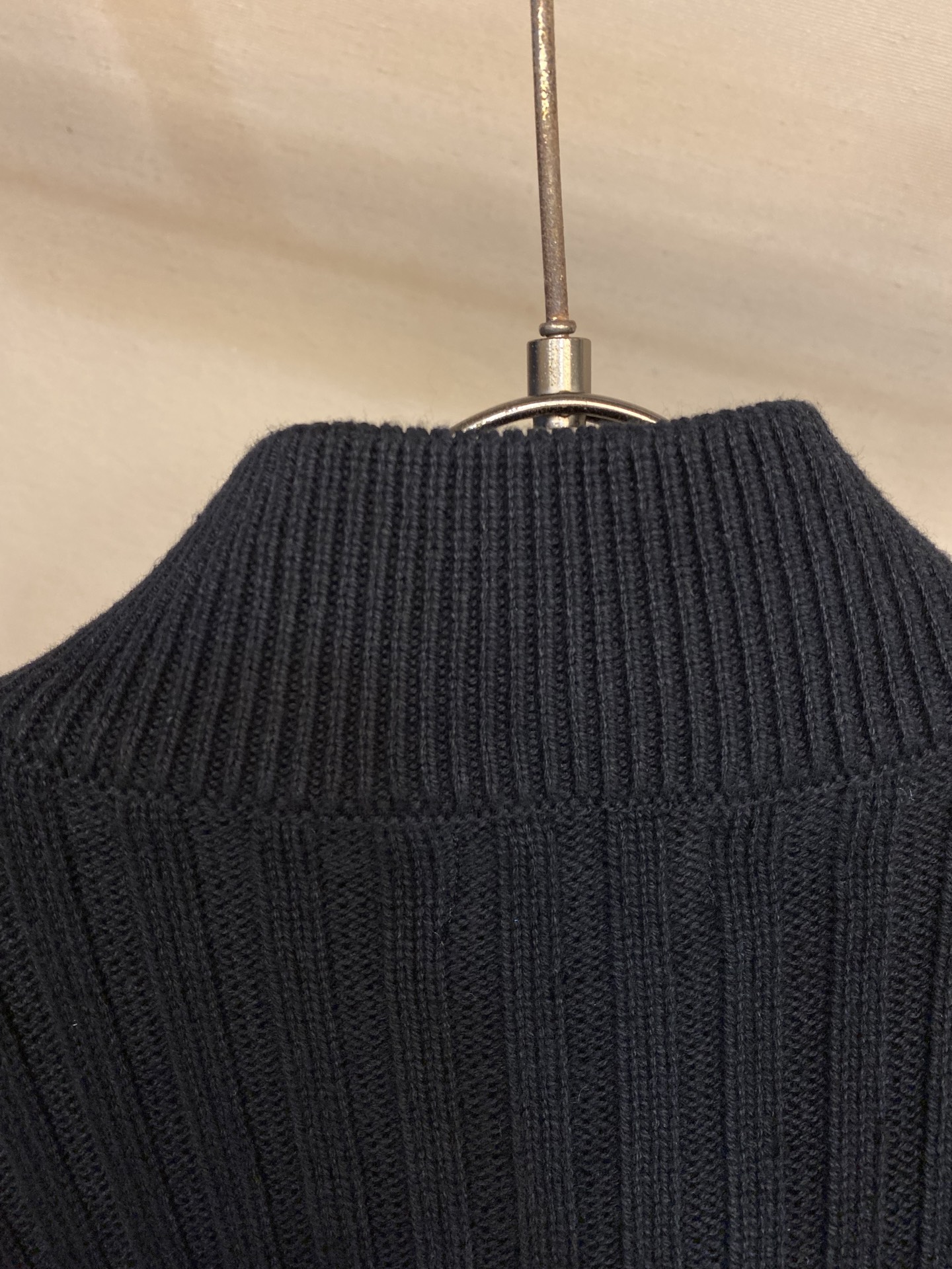 🌟🌟Balenciaga，25SS巴黎 / 高领拉链坑条毛衣，男女同款该单品核心工艺在于高科技覆膜与传统