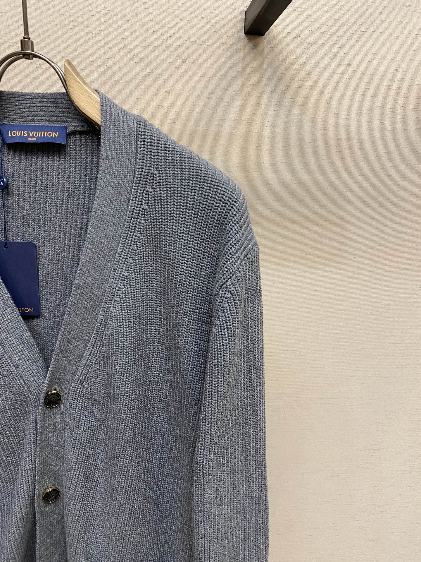 🌟🌟1V，新款男士胶囊系列灰色时尚气质简约高级感百搭V领针织开衫尺码：S-XL