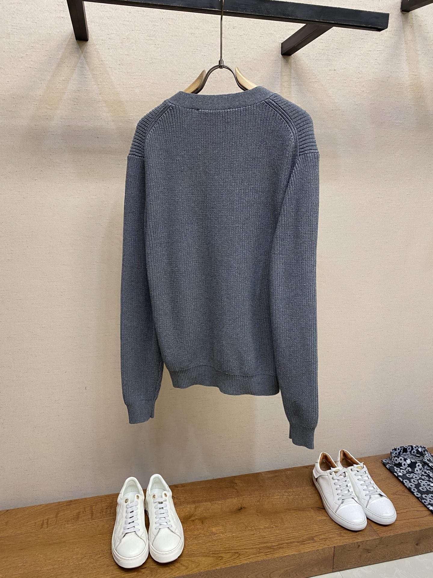 🌟🌟1V，新款男士胶囊系列灰色时尚气质简约高级感百搭V领针织开衫尺码：S-XL