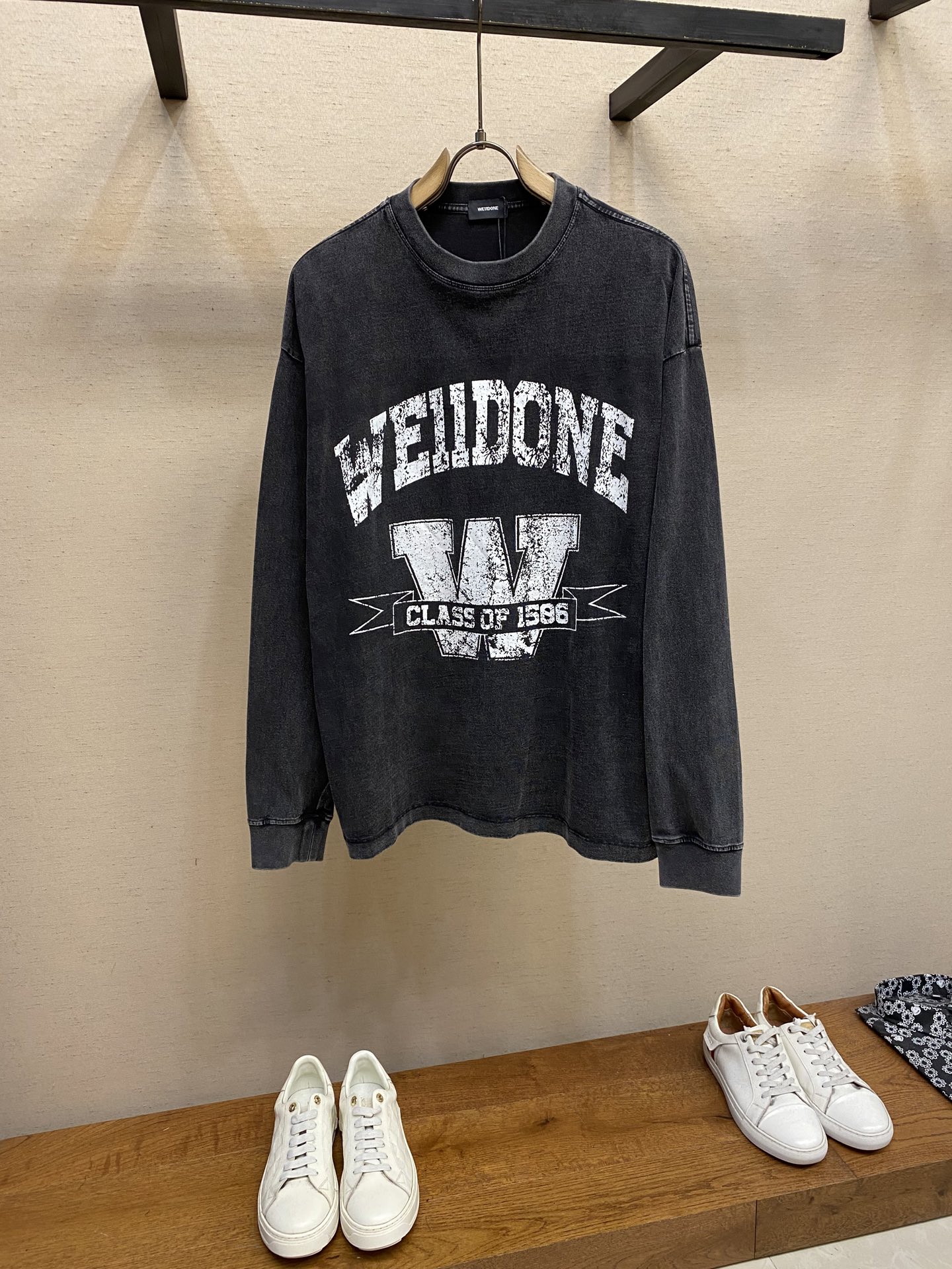 NO:532189,WE11 DONE Autumn new pure cotton wash water used soft long-sleeved T-shirt loose fit Size S-XL, tees, t-shirt, alexander wang19860909WE11 DONE 秋季新款纯棉洗水做旧柔软长袖T恤宽松版型 尺码S-XL,,tees，t-shirt,alexander wang,Men's clothing