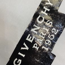 🌟🌟Givenchy 1952胶带字母印花短袖T恤,同步官网发售!从高定走向高街的GV,俘获大量年轻人的 🌟🌟Givenchy 1952胶带字母印花短袖T恤,同步官网发售!从高定走向高街的GV,俘获大量年轻人的